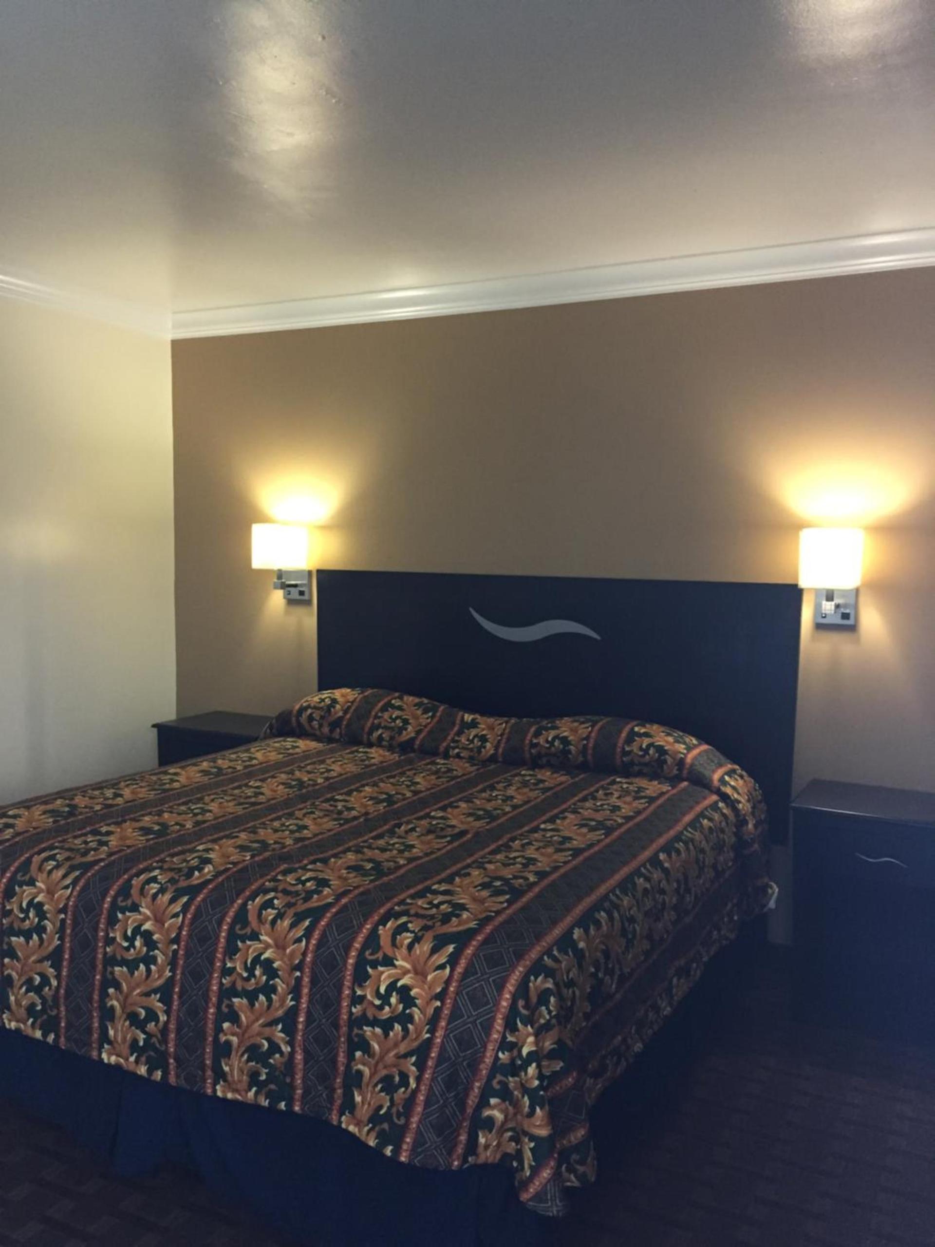 Friendship Motor Inn photo 23