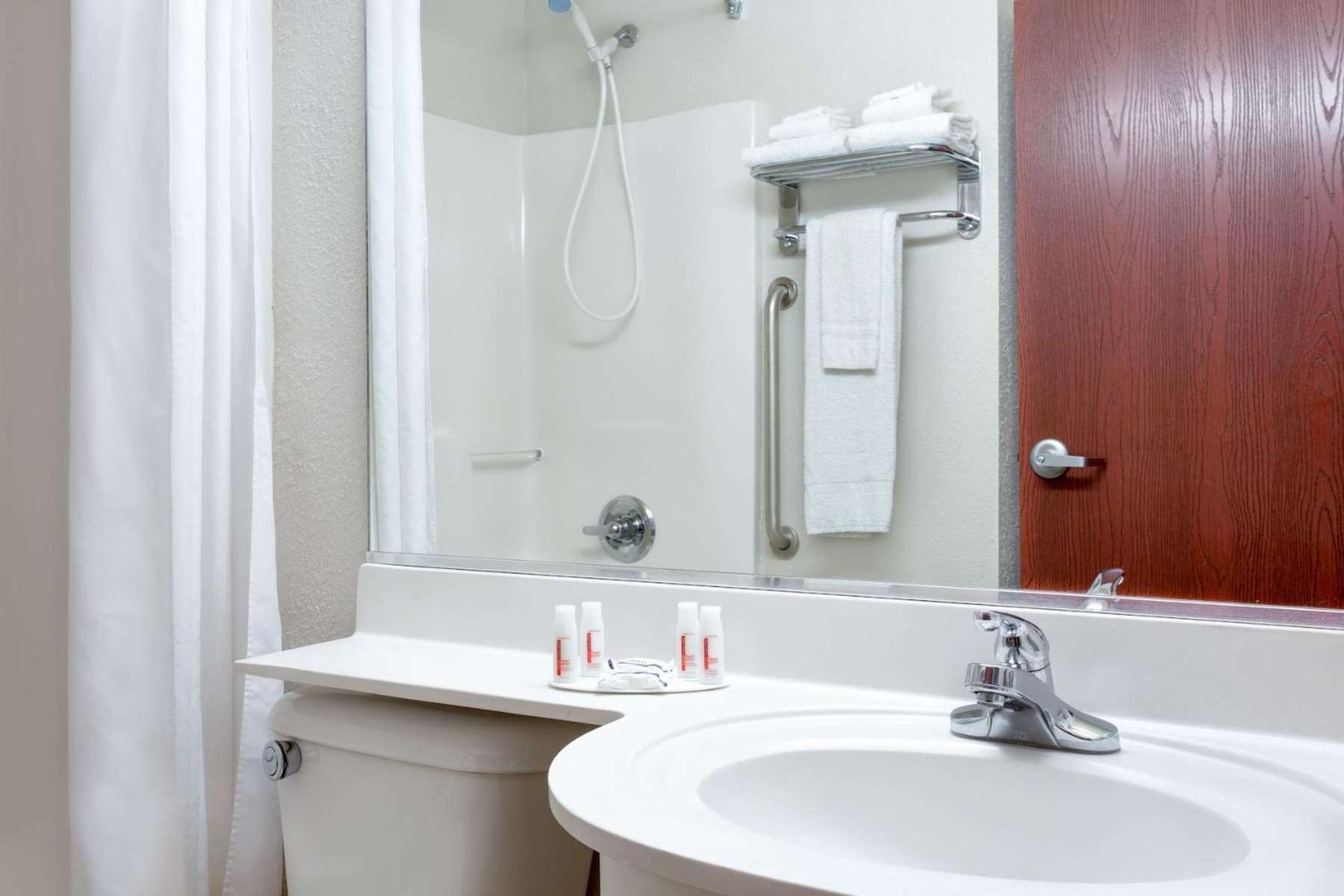 Microtel Inn & Suites by Wyndham Bremen photo 18