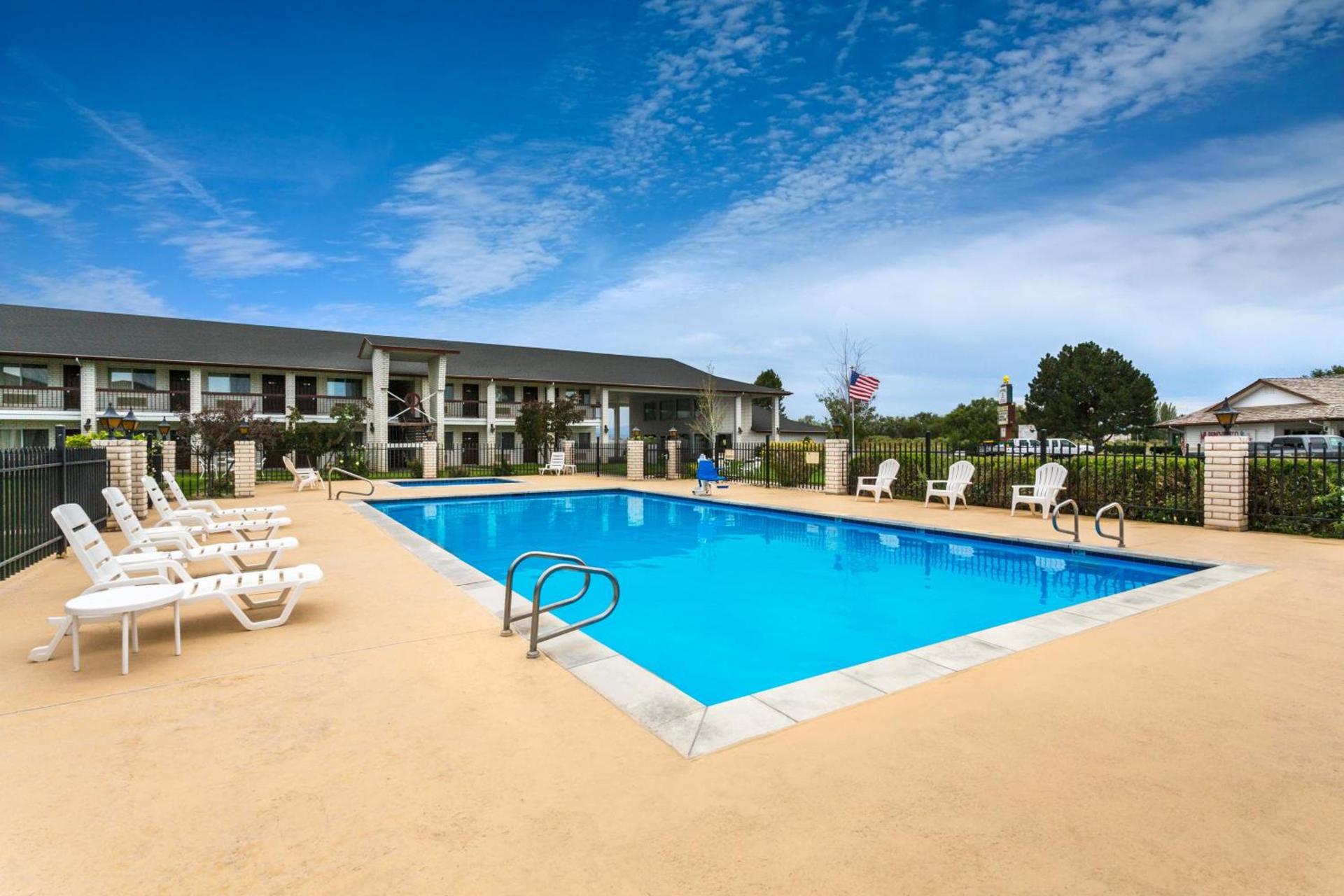 Days Inn by Wyndham Delta photo 30