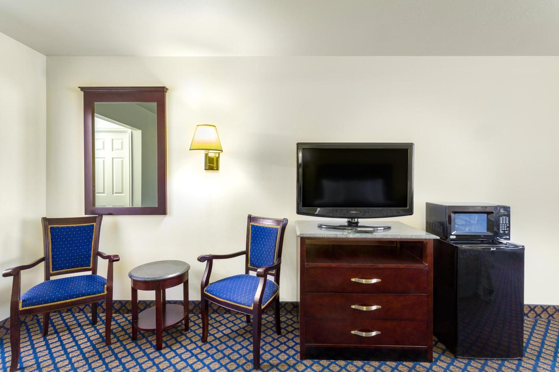Days Inn by Wyndham Delta photo 36