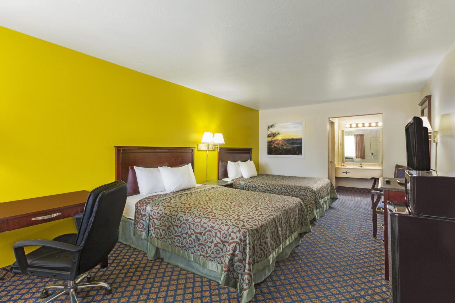 Days Inn by Wyndham Delta photo 40