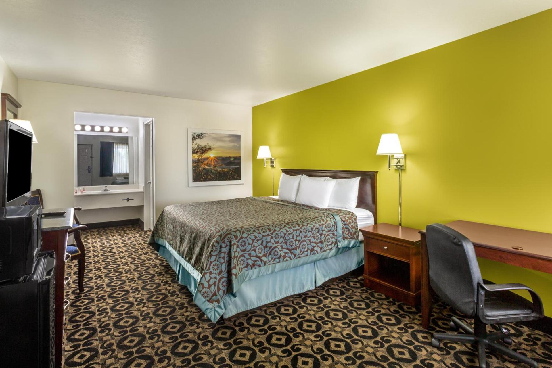 Days Inn by Wyndham Delta photo 32