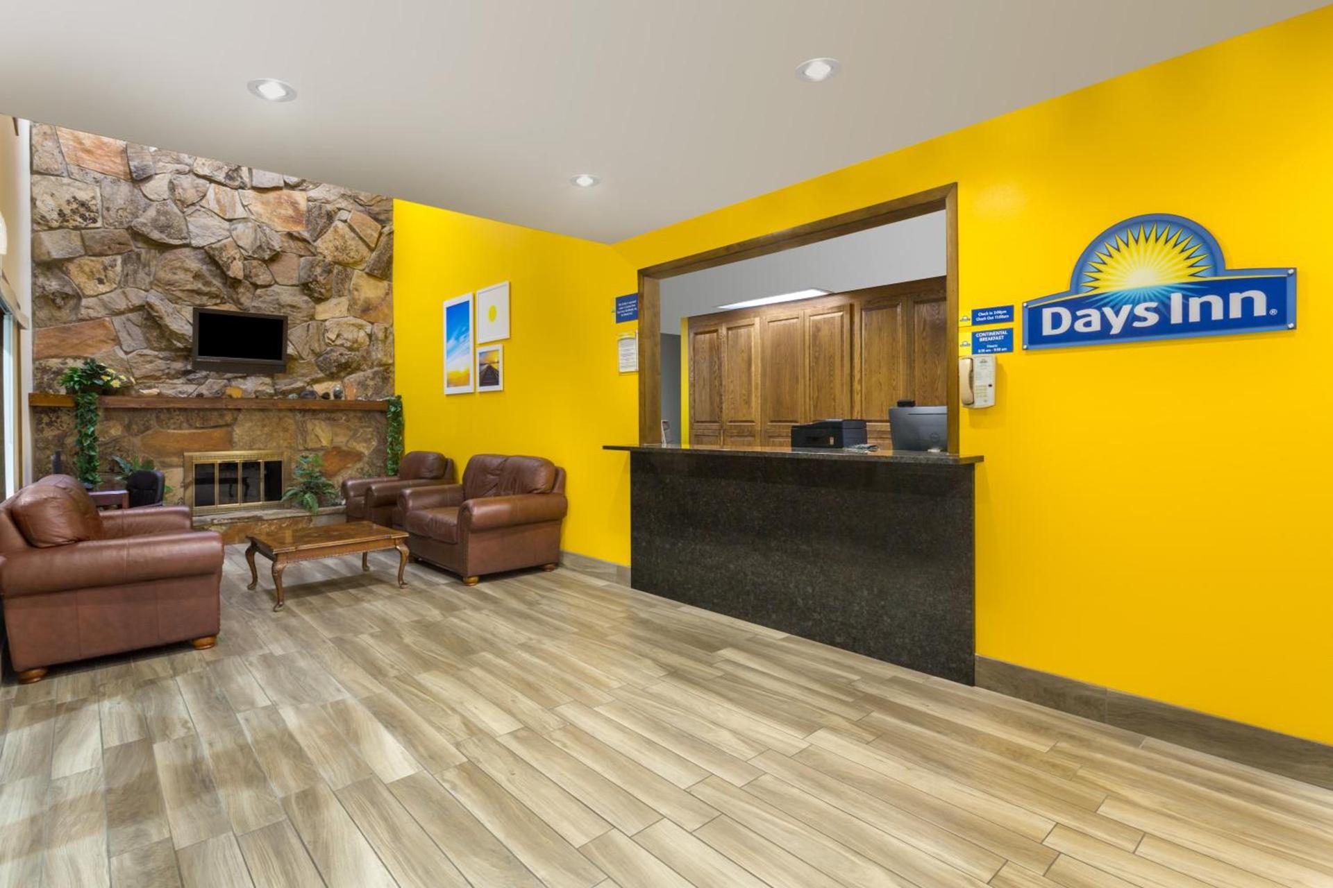 Days Inn by Wyndham Delta photo 25