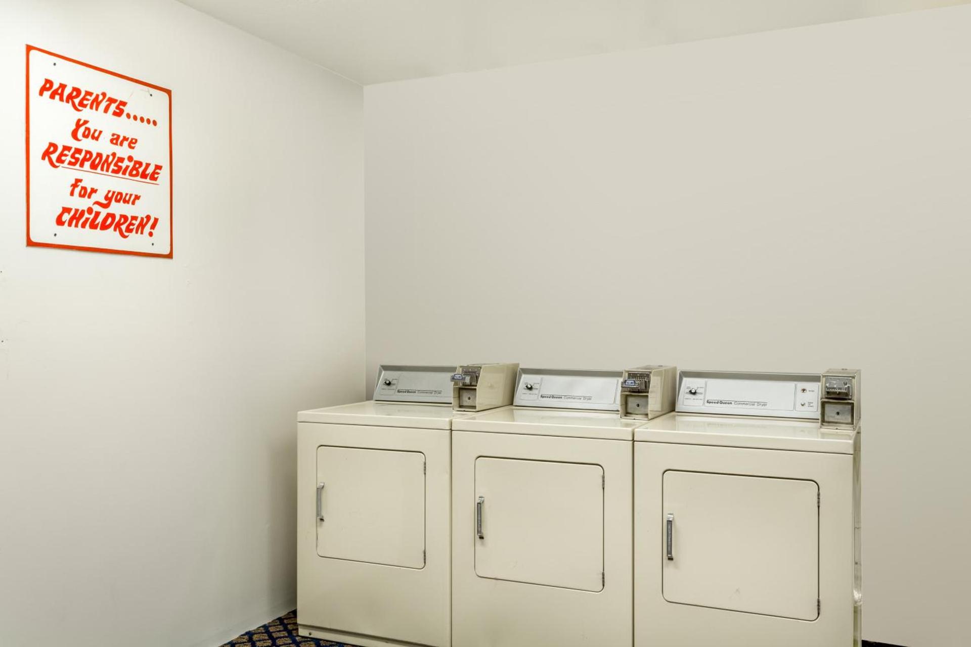 Days Inn by Wyndham Delta photo 42