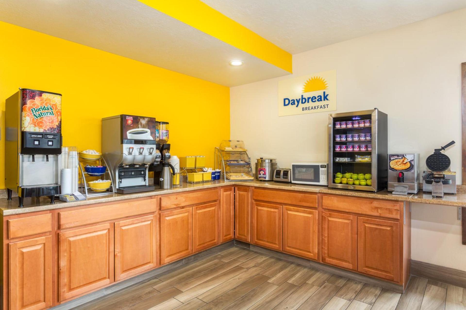Days Inn by Wyndham Delta photo 29