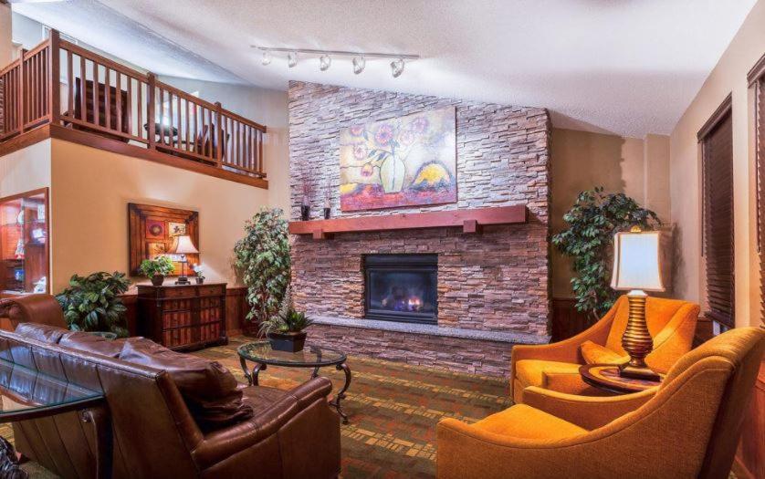 AmericInn by Wyndham Monmouth photo 47