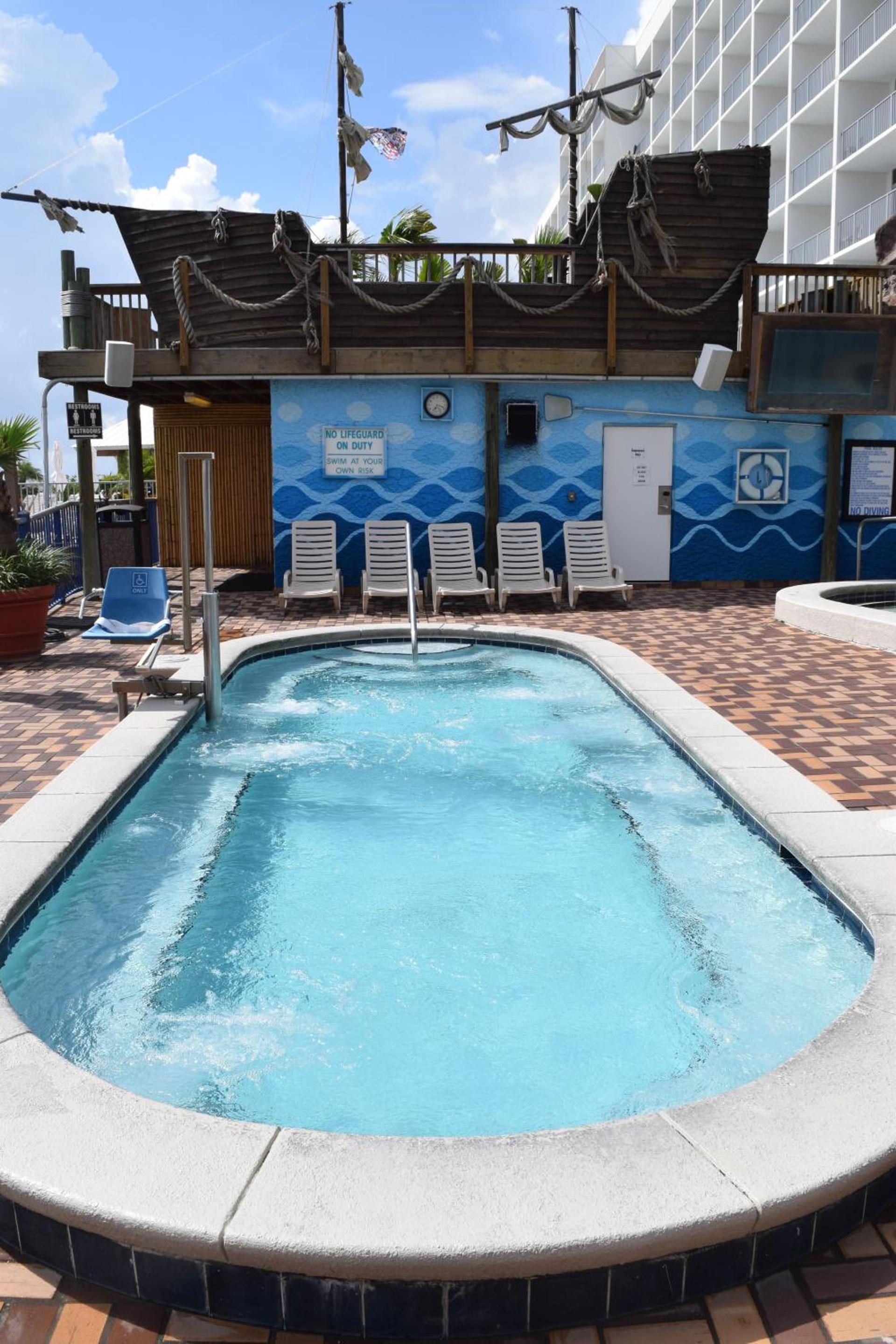 Days Inn by Wyndham Panama City Beach Beachfront Resort photo 58