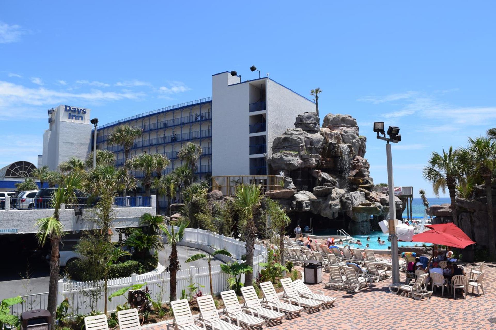 Days Inn by Wyndham Panama City Beach Beachfront Resort photo 11