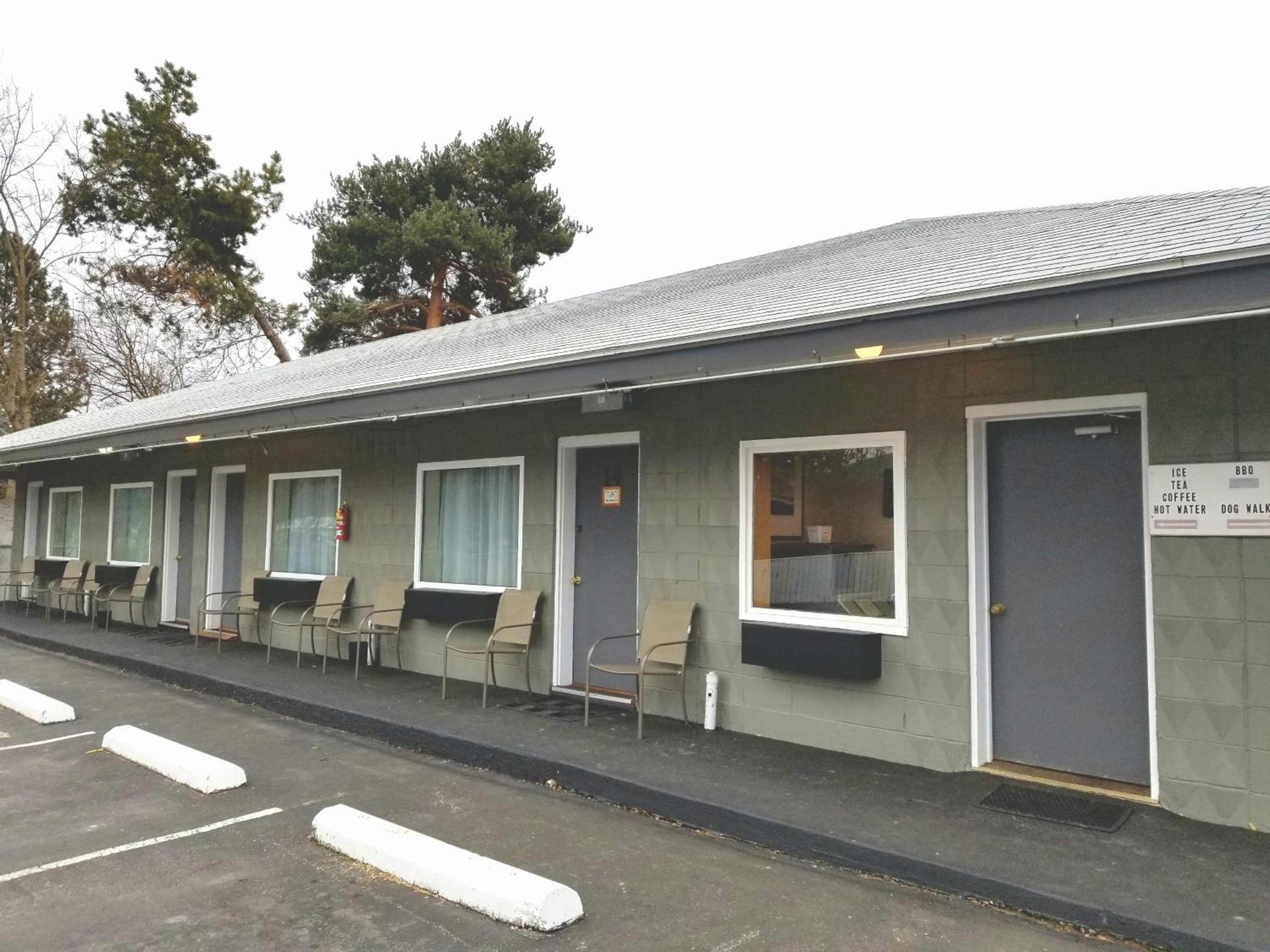 Sandman Motel photo 18