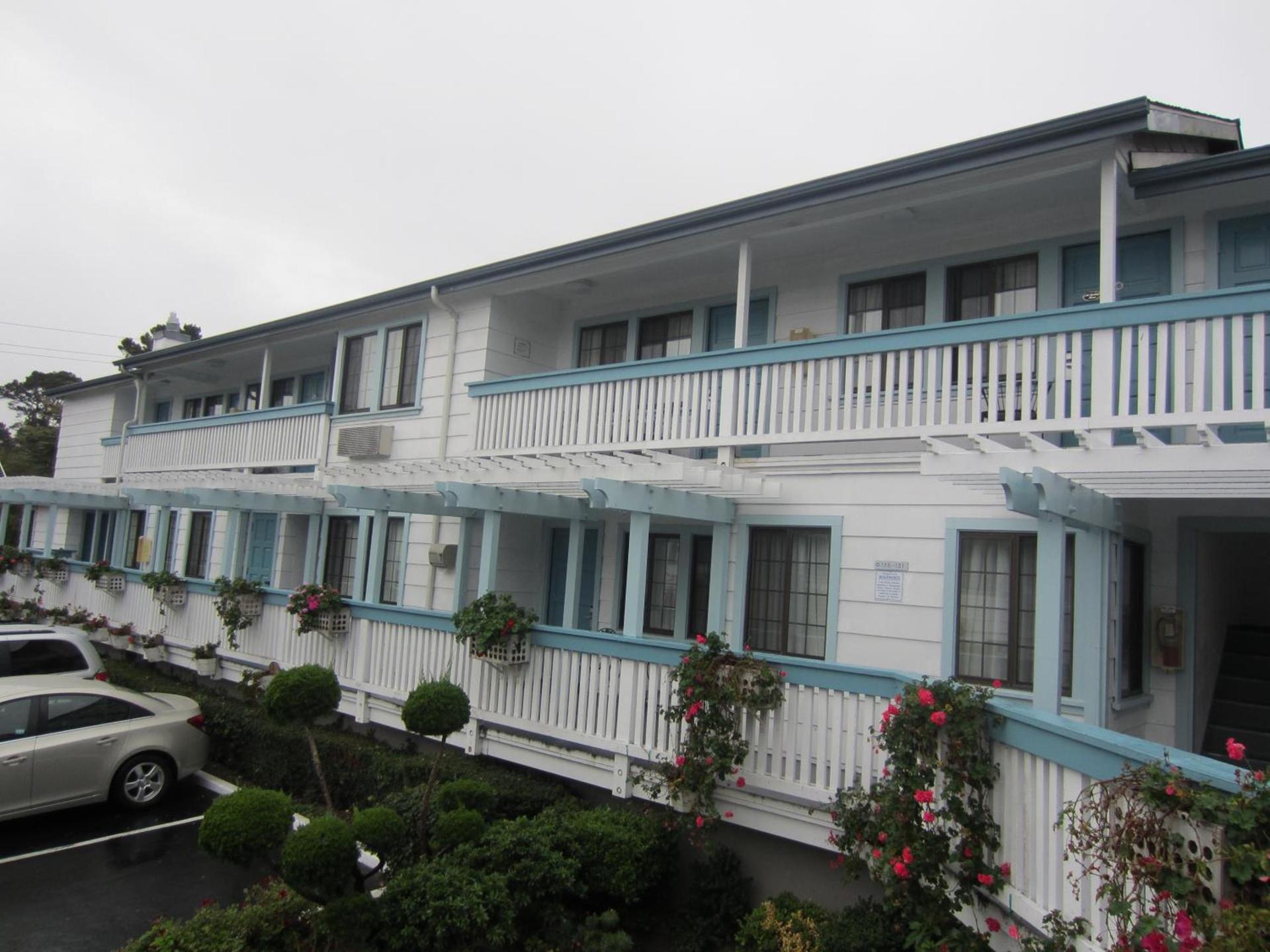 Arbor Inn Monterey photo 18