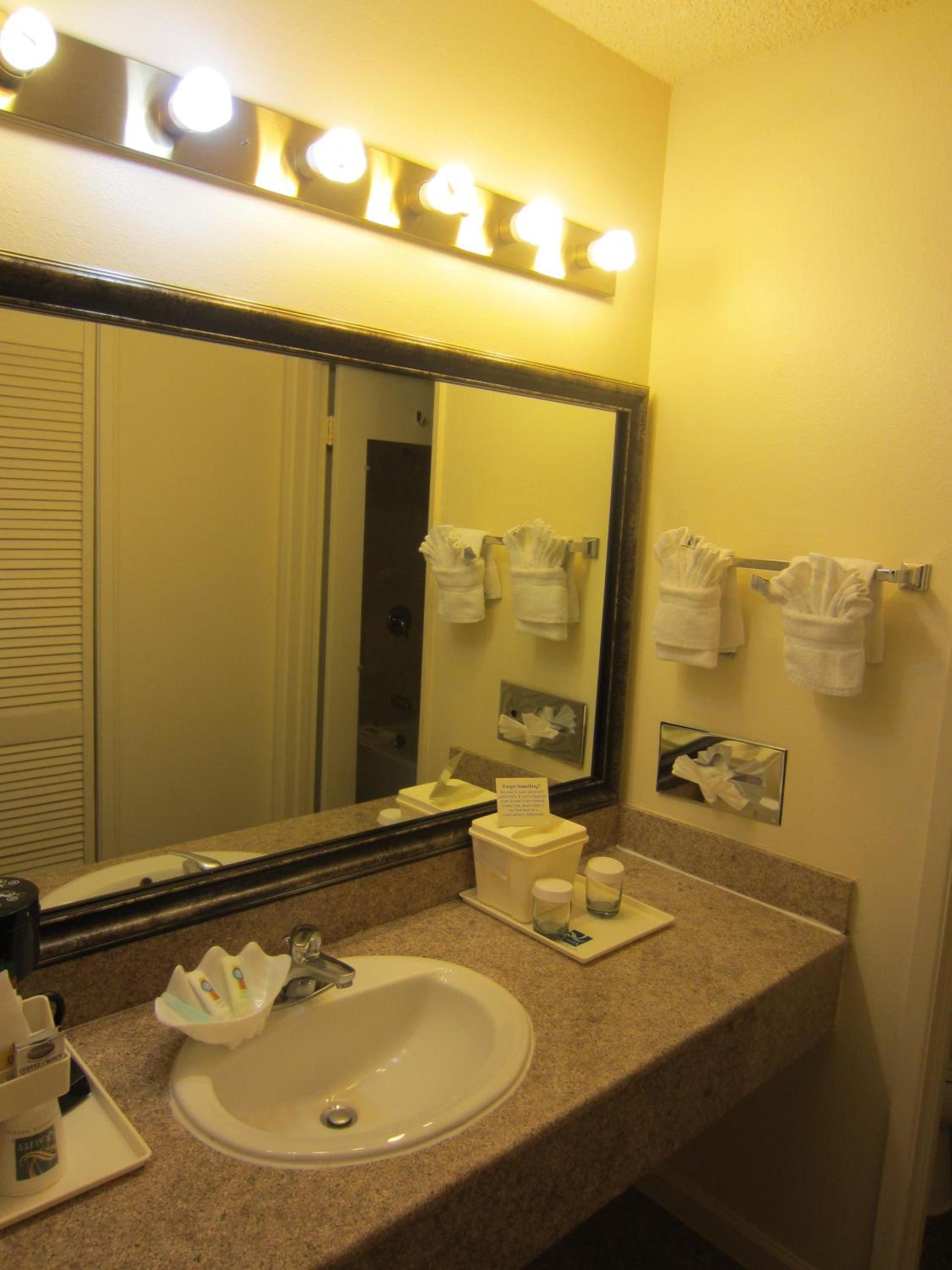 Arbor Inn Monterey photo 16