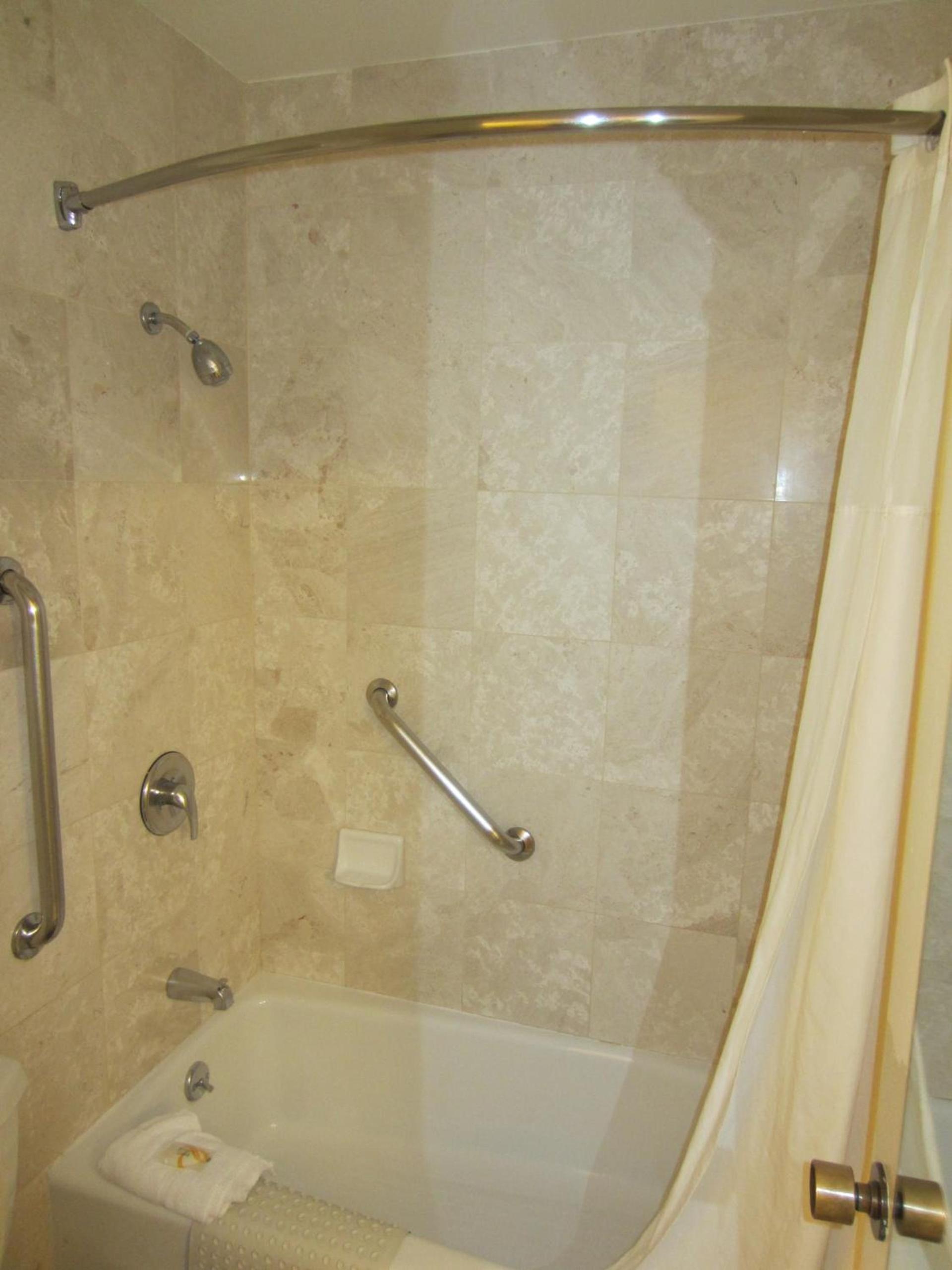 Arbor Inn Monterey photo 14