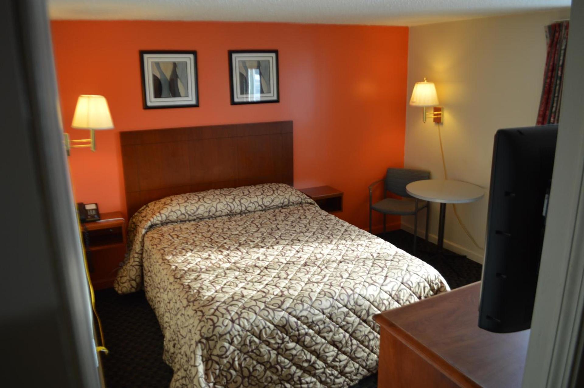 Royal Inn Motel photo 6