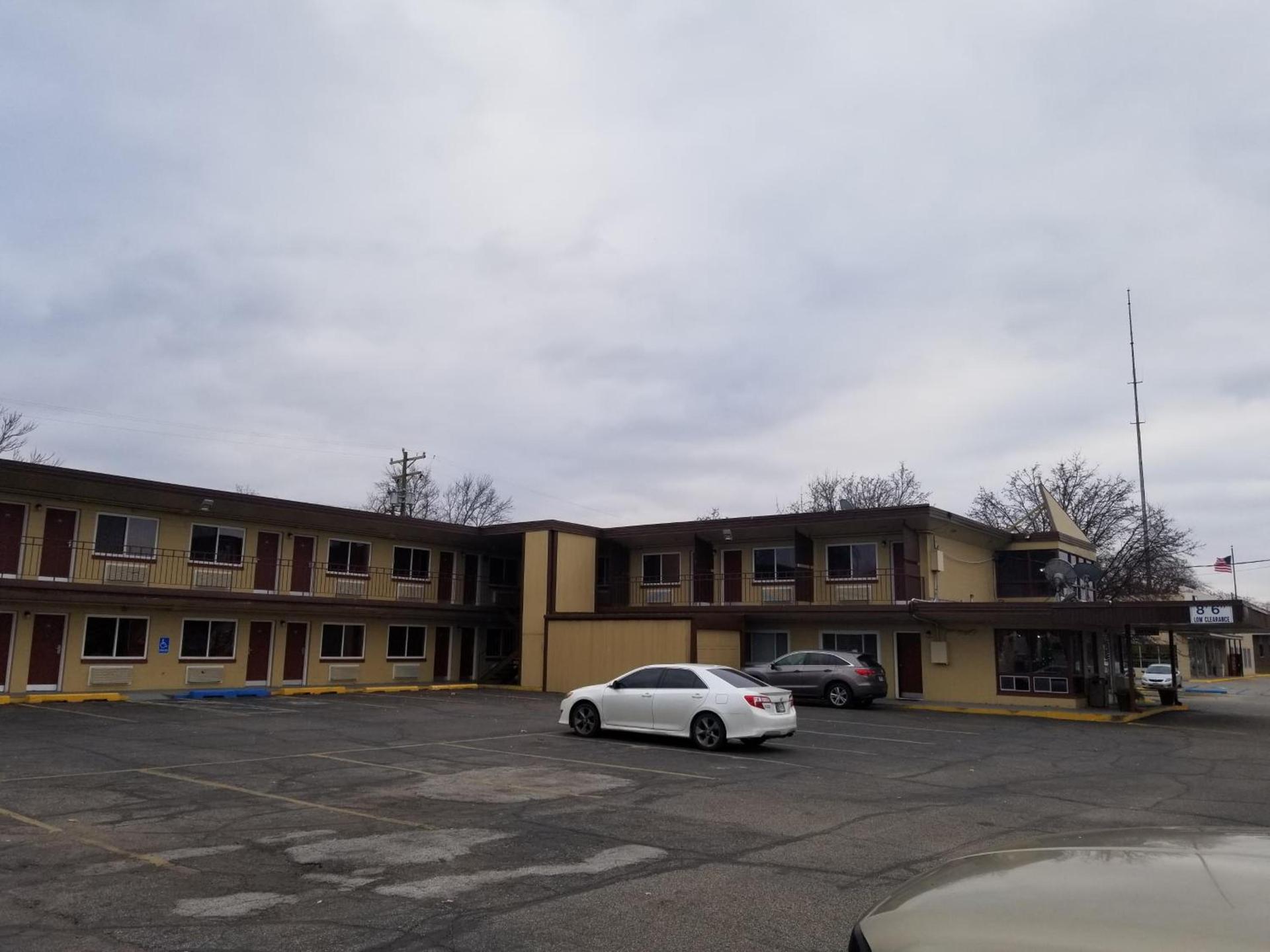 Travelodge by Wyndham Terre Haute photo 23