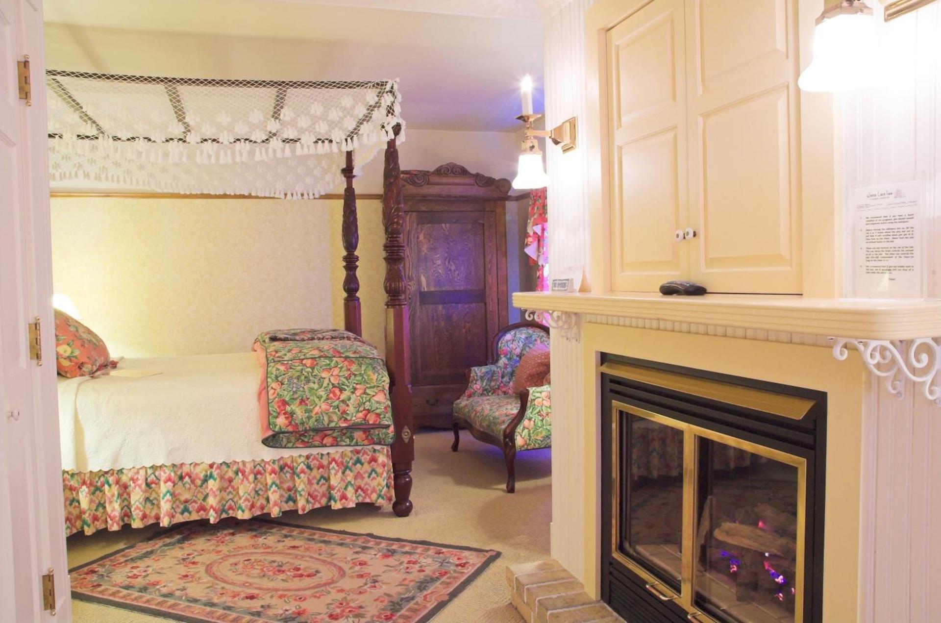 White Lace Inn photo 45