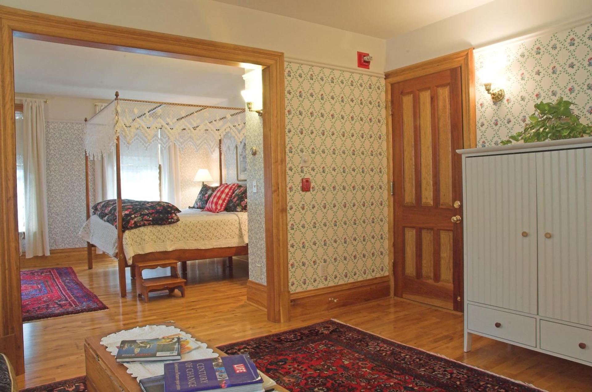 White Lace Inn photo 32