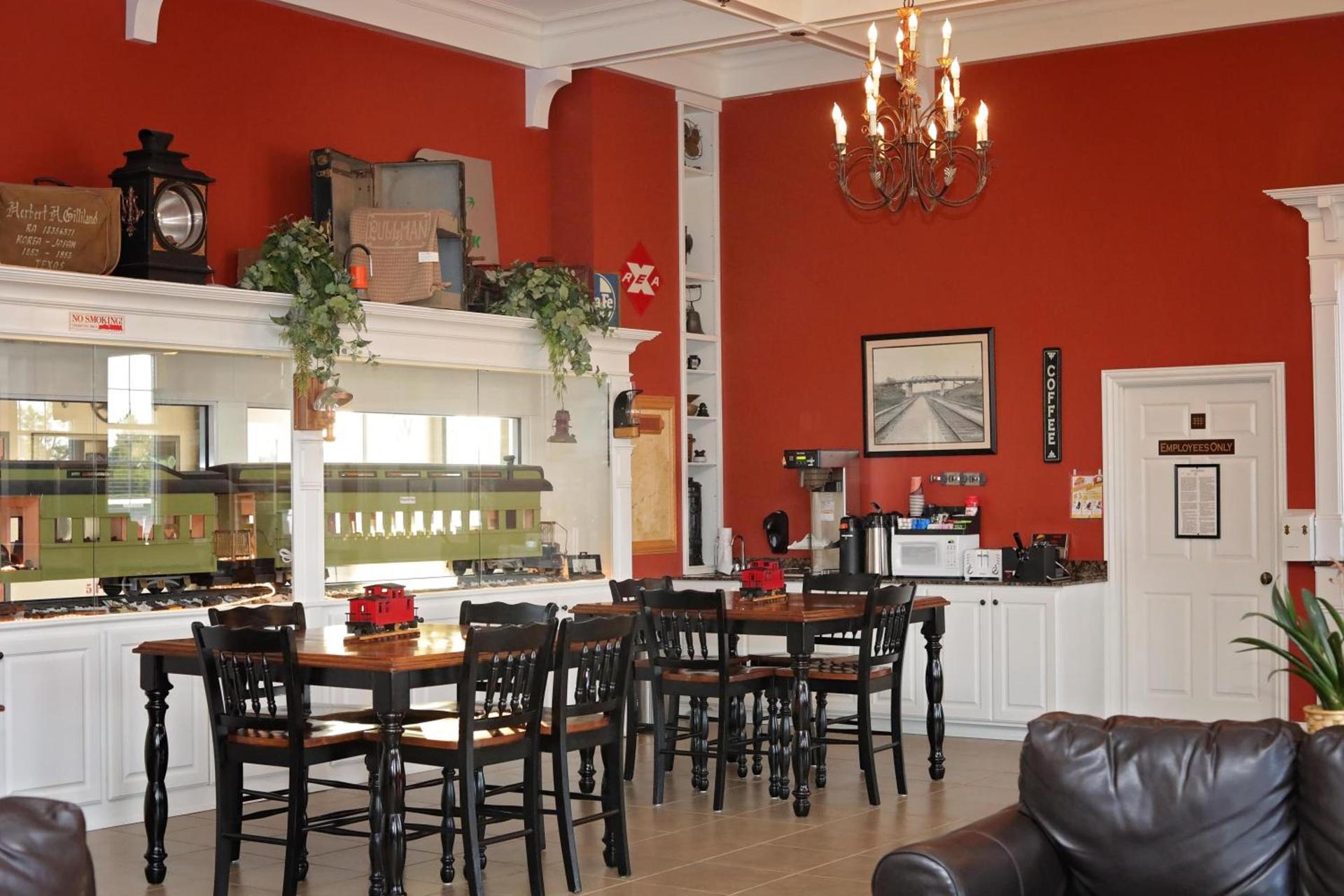 Depot Inn & Suites photo 22