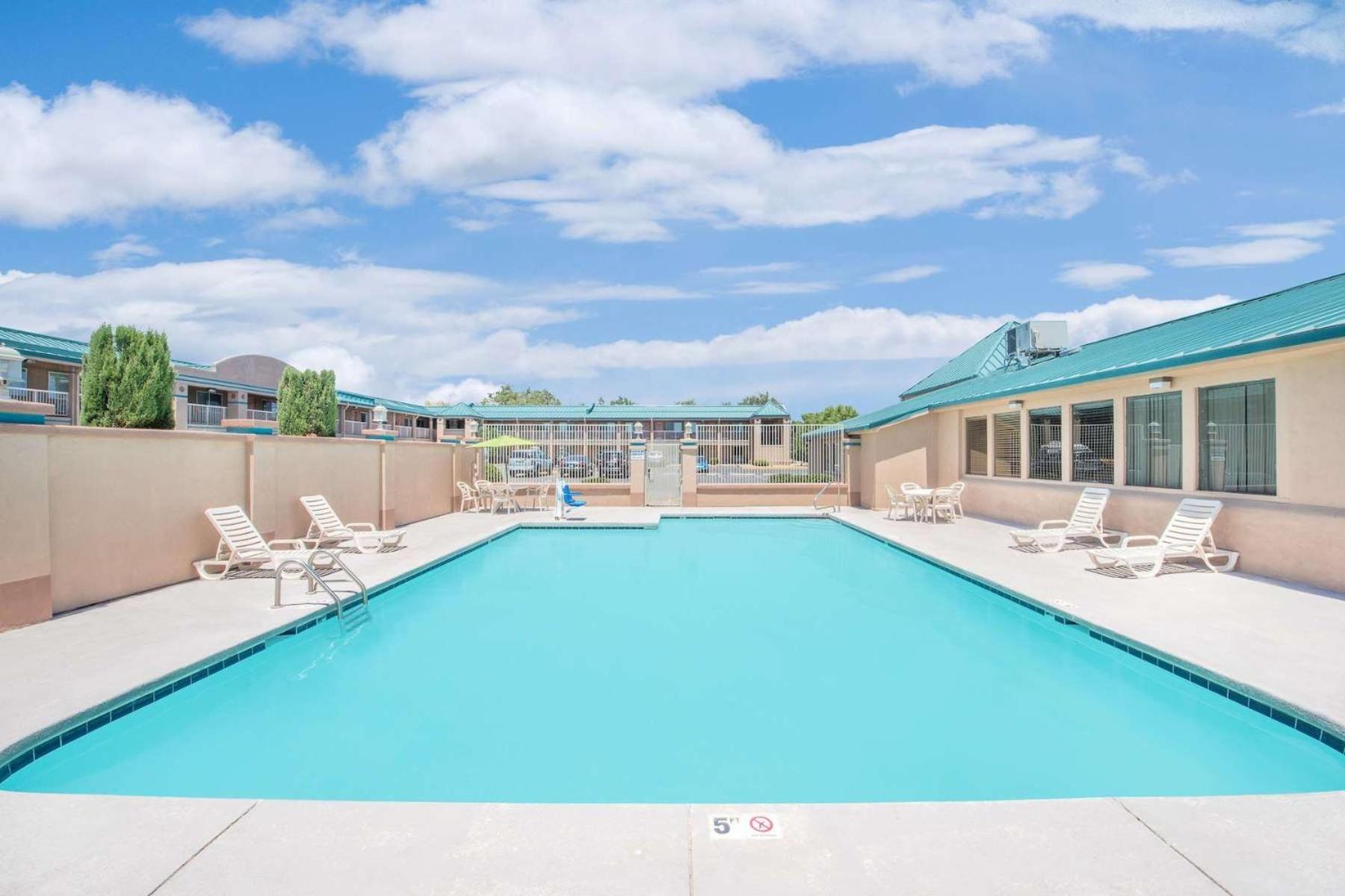 Days Inn by Wyndham Roswell photo 33