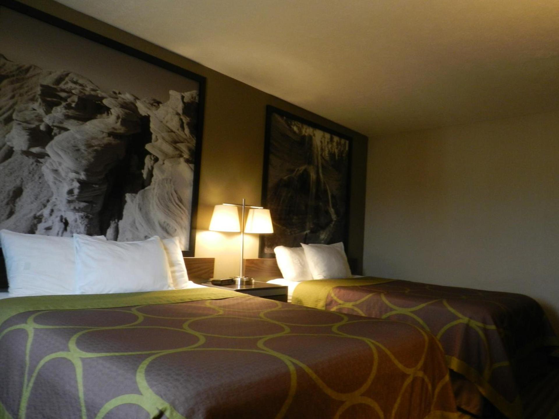 Super 8 by Wyndham Fremont NE photo 14