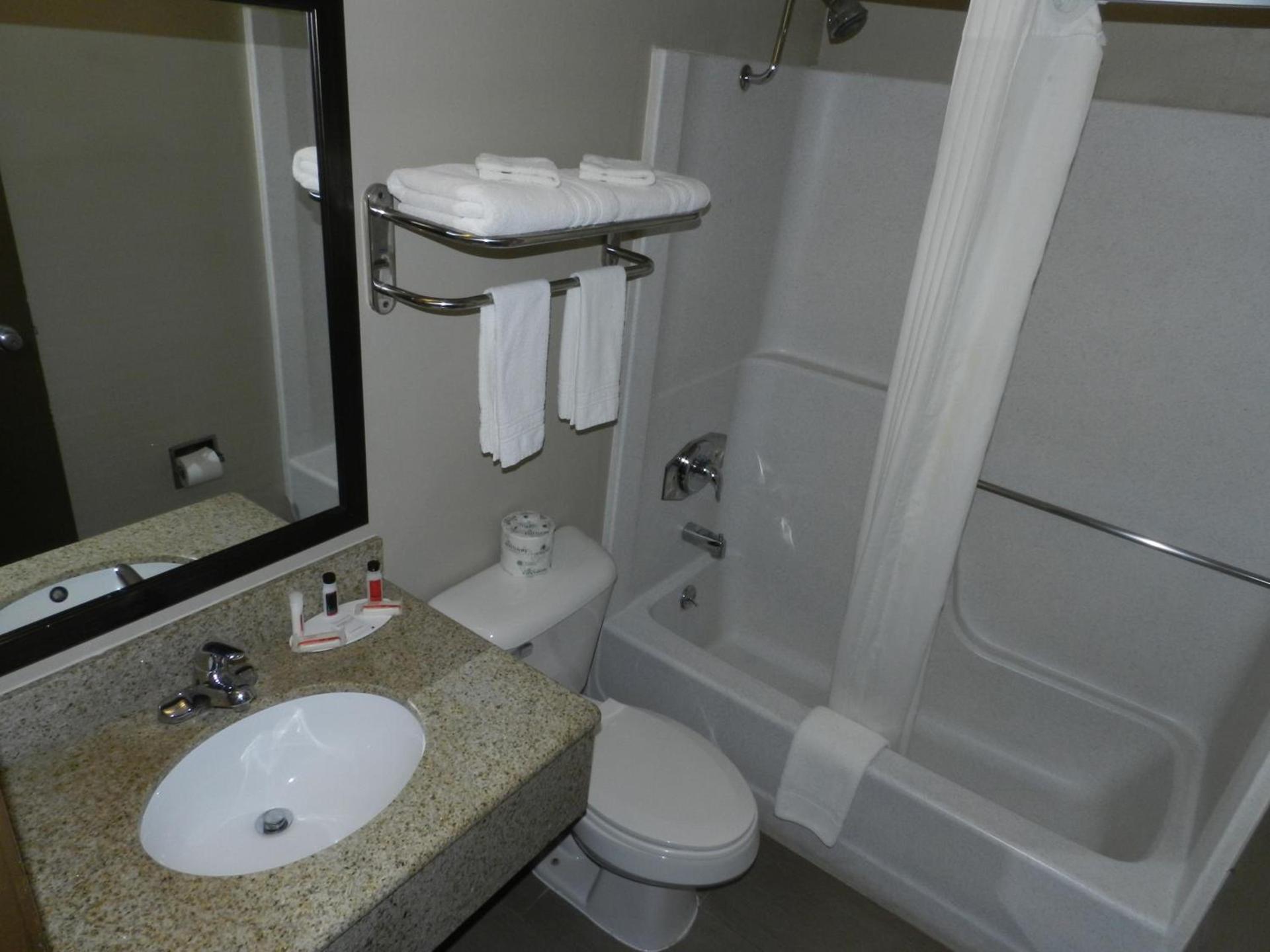 Super 8 by Wyndham Fremont NE photo 13