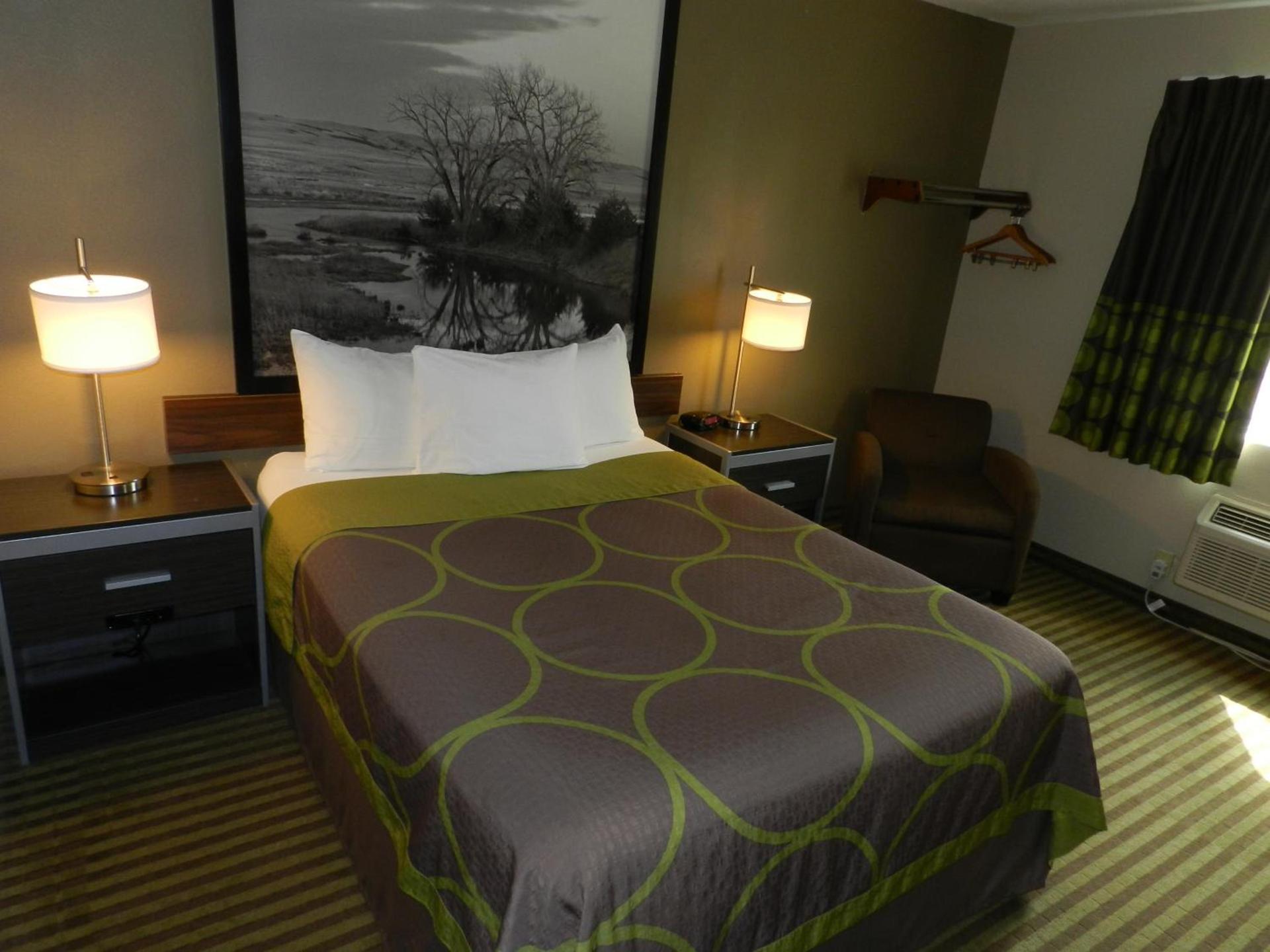 Super 8 by Wyndham Fremont NE photo 6
