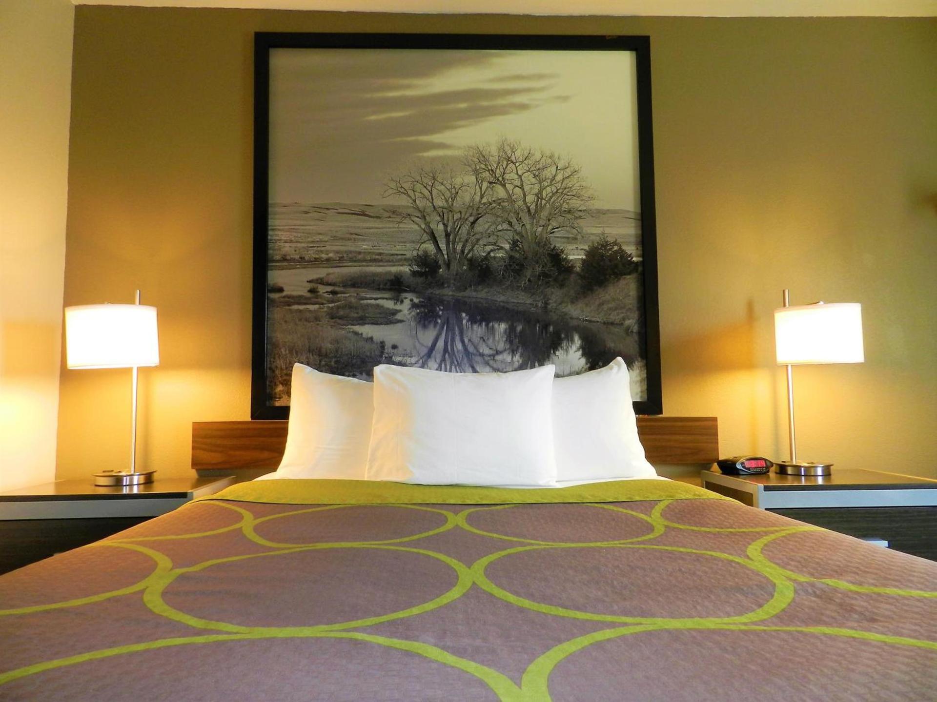 Super 8 by Wyndham Fremont NE photo 5