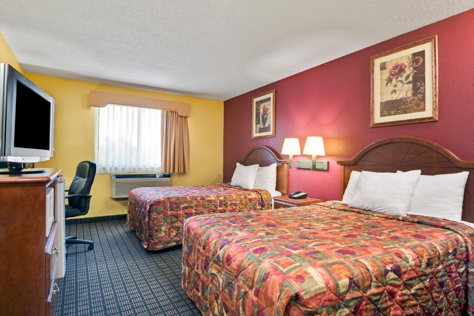 Days Inn by Wyndham Torrington photo 25