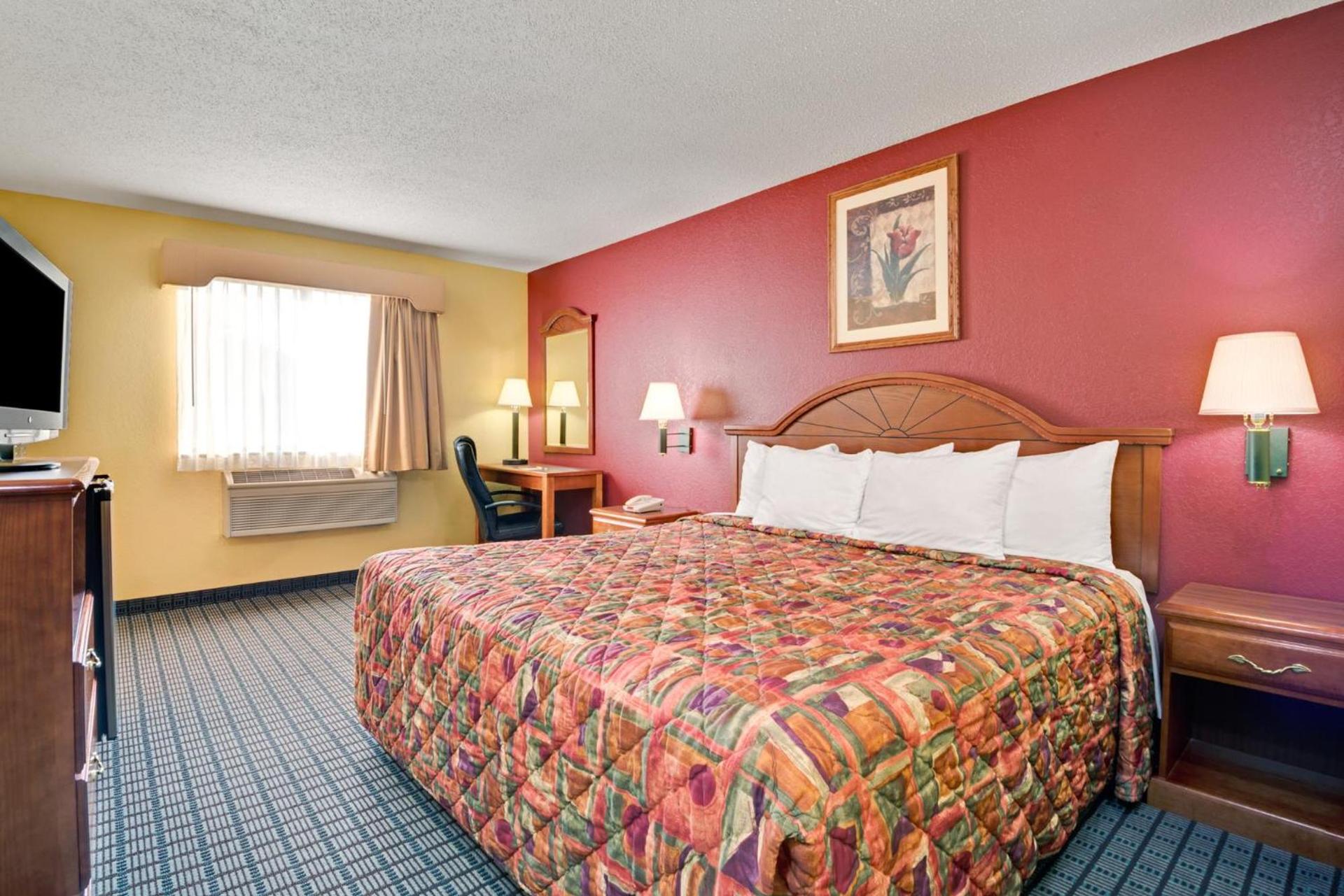 Days Inn by Wyndham Torrington photo 22
