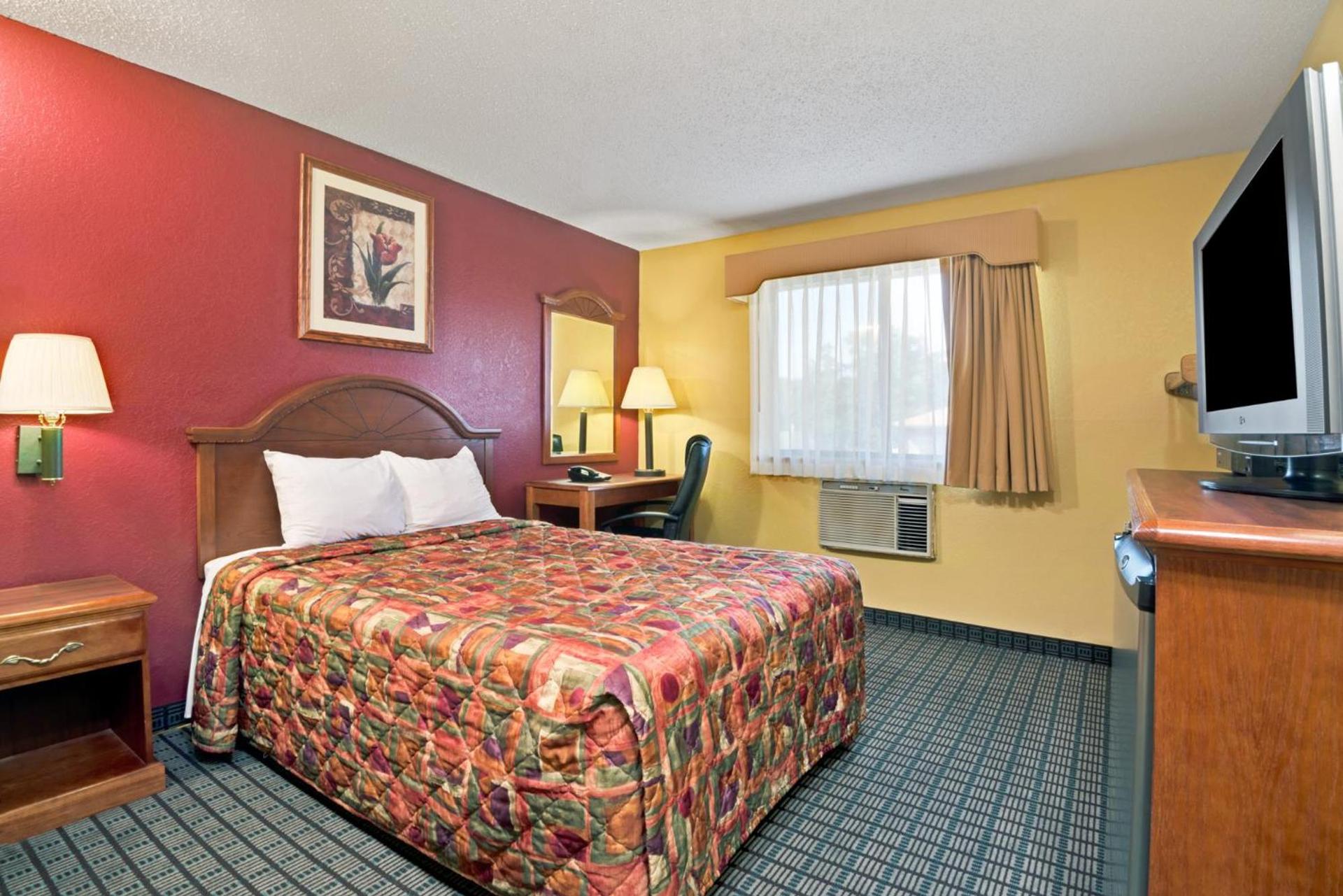 Days Inn by Wyndham Torrington photo 20