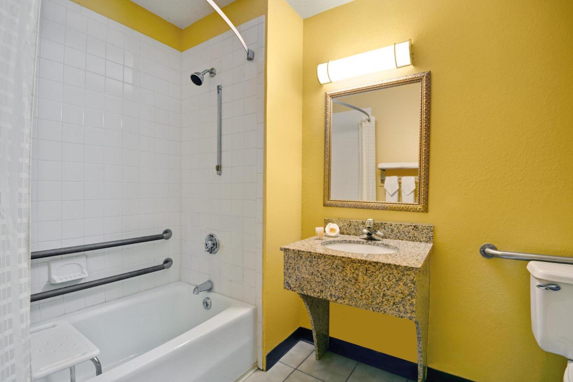 Days Inn by Wyndham Torrington photo 21
