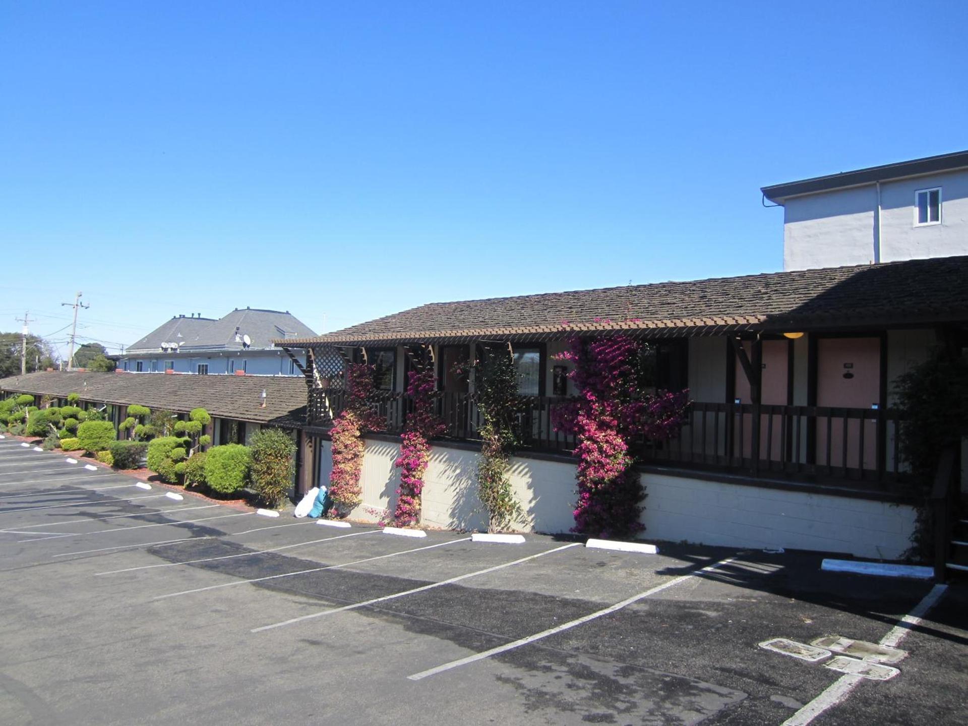Monterey Fairgrounds Inn photo 1