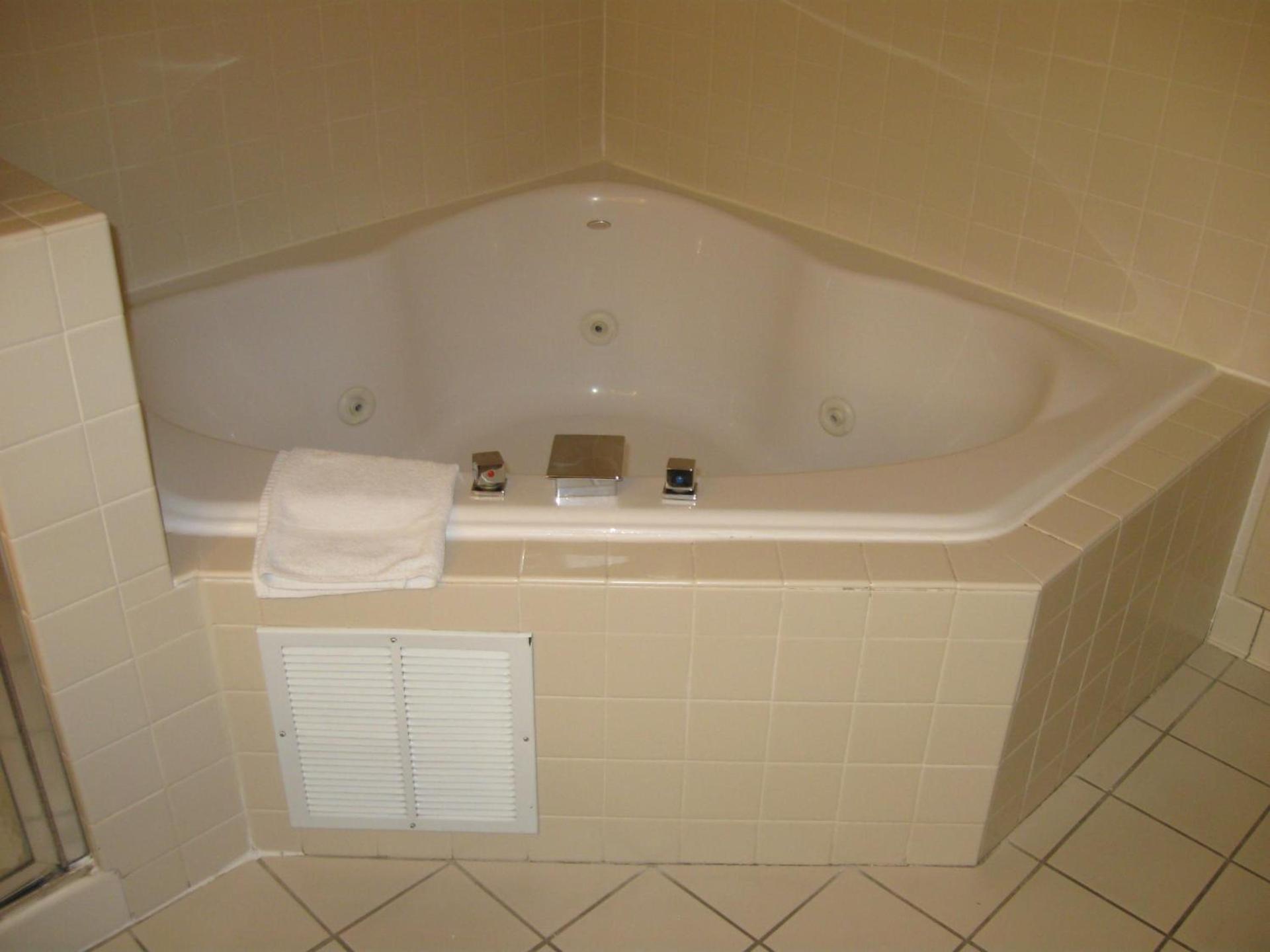 Wingate by Wyndham Fargo photo 24