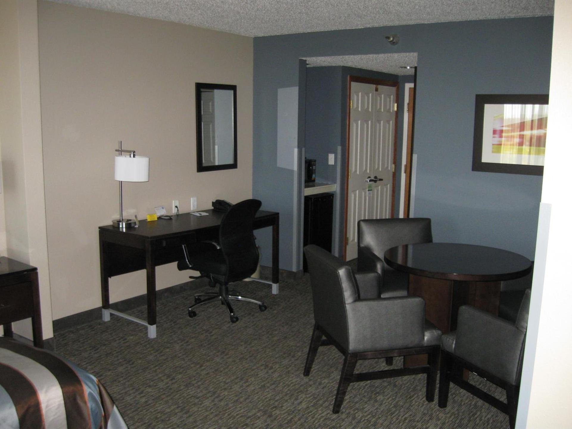Wingate by Wyndham Fargo photo 32