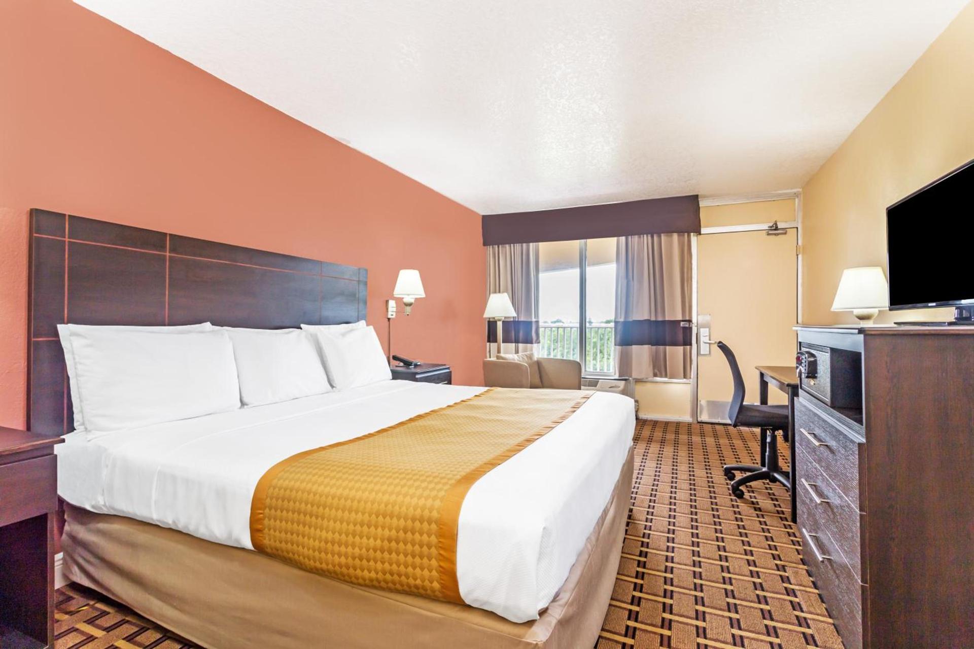 Days Inn by Wyndham Fort Lauderdale-Oakland Park Airport N photo 22