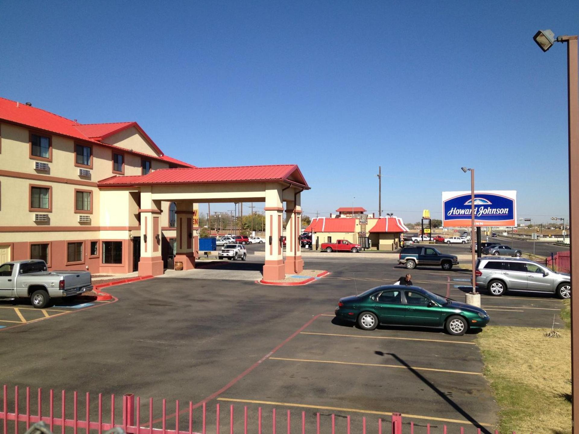 Howard Johnson by Wyndham Lubbock TX photo 3