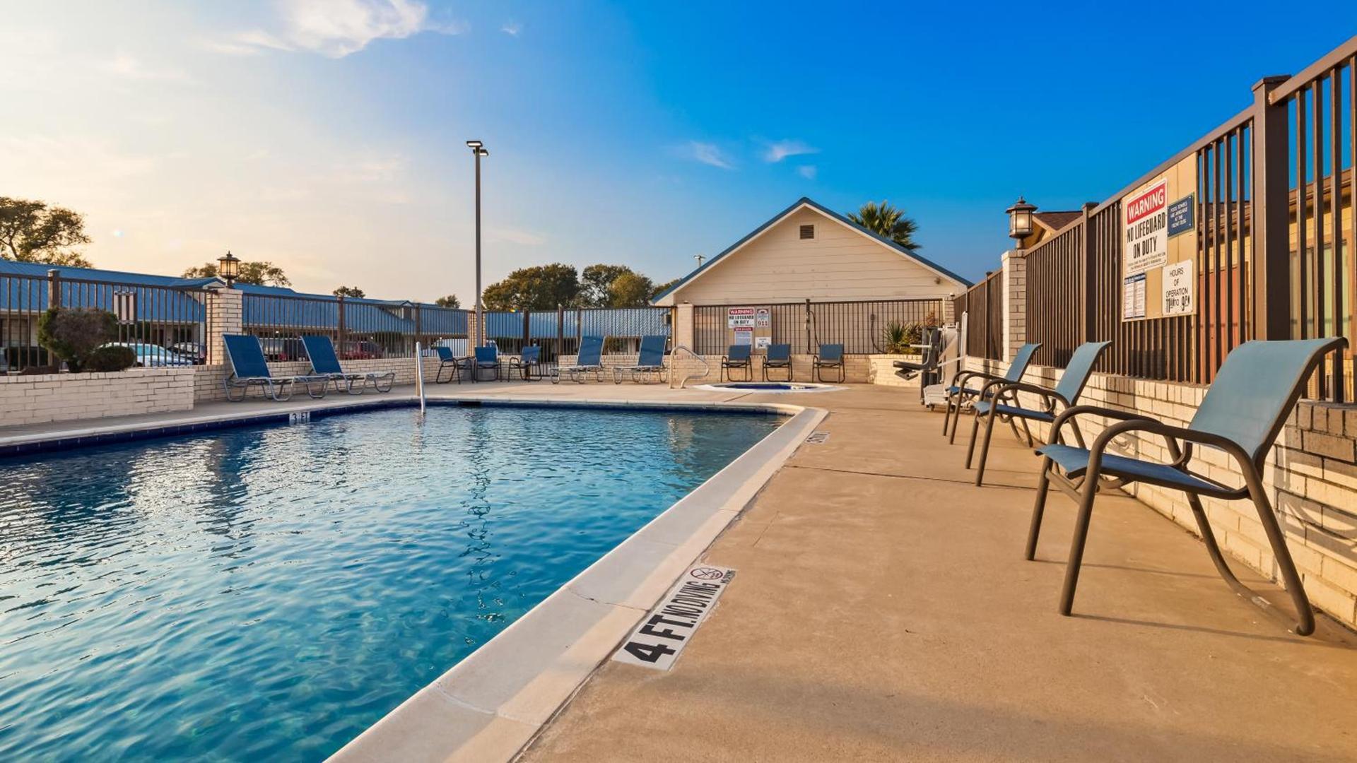 Best Western Regency Inn & Suites photo 7