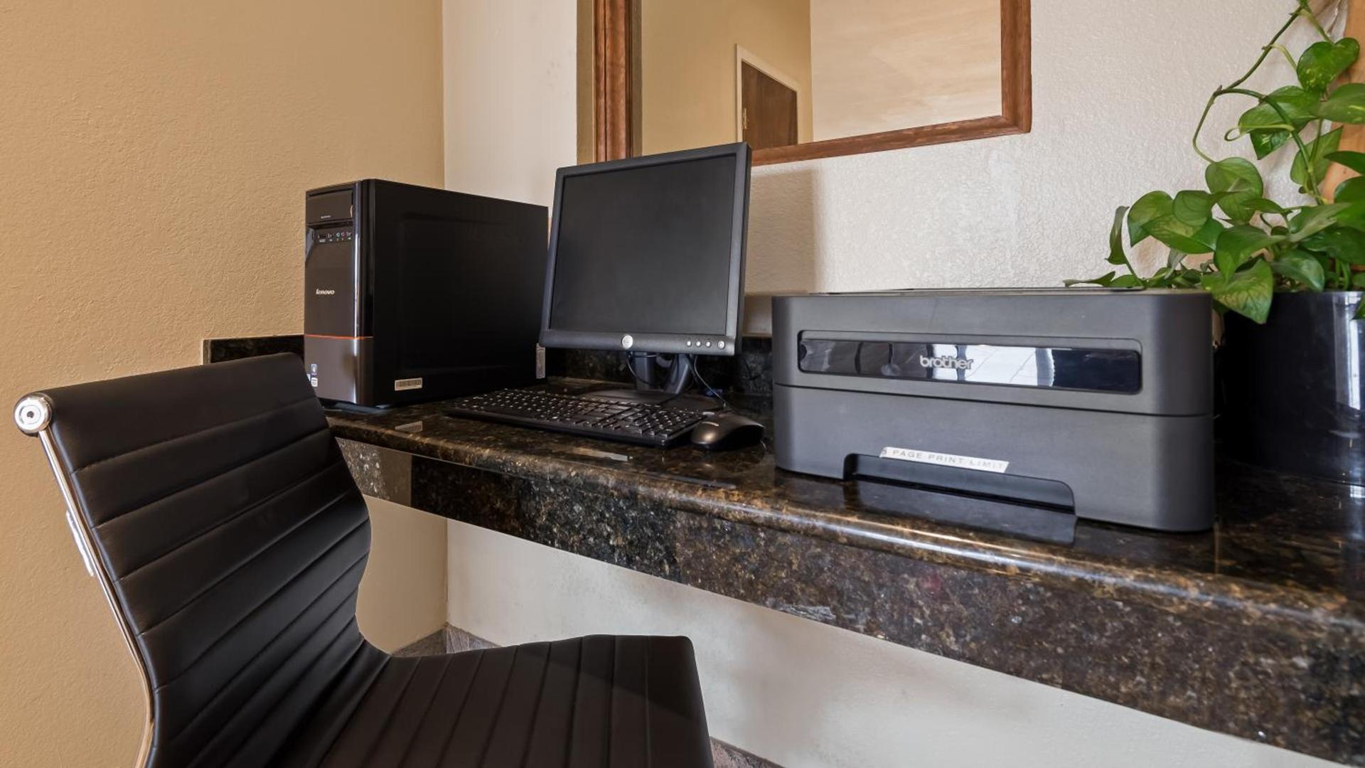 Best Western Regency Inn & Suites photo 11