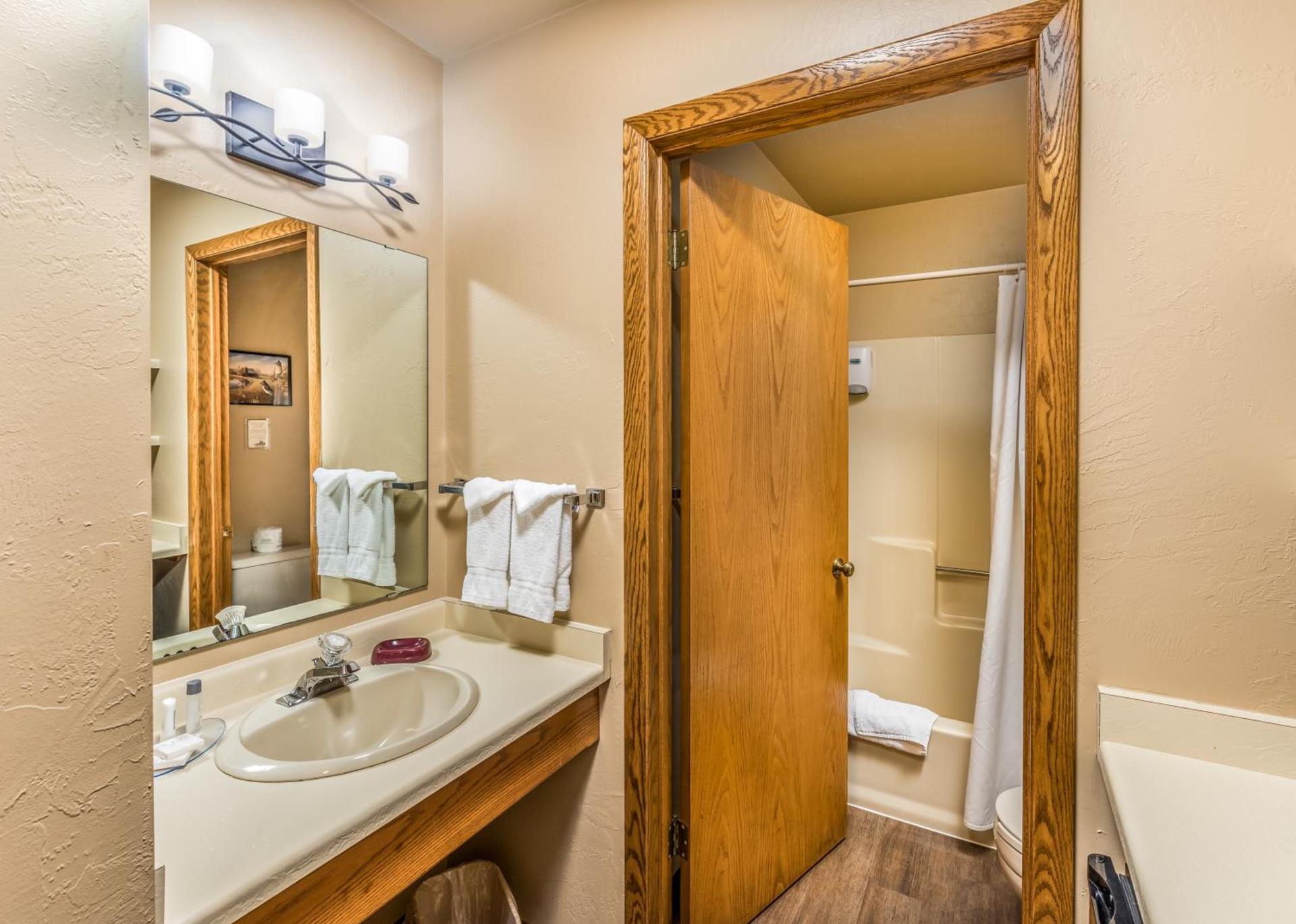 Somerset Inn & Suites photo 46