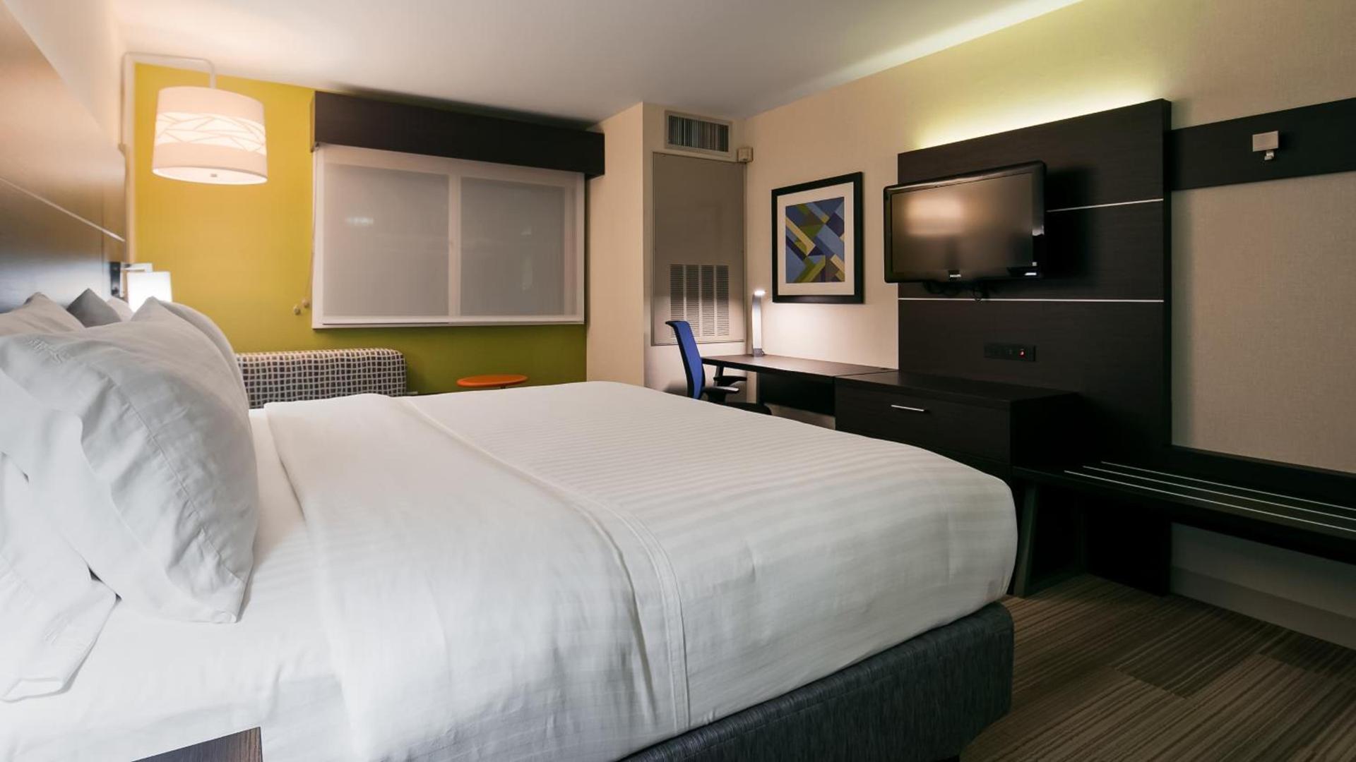 Holiday Inn Express Hotel & Suites Everett by IHG photo 9