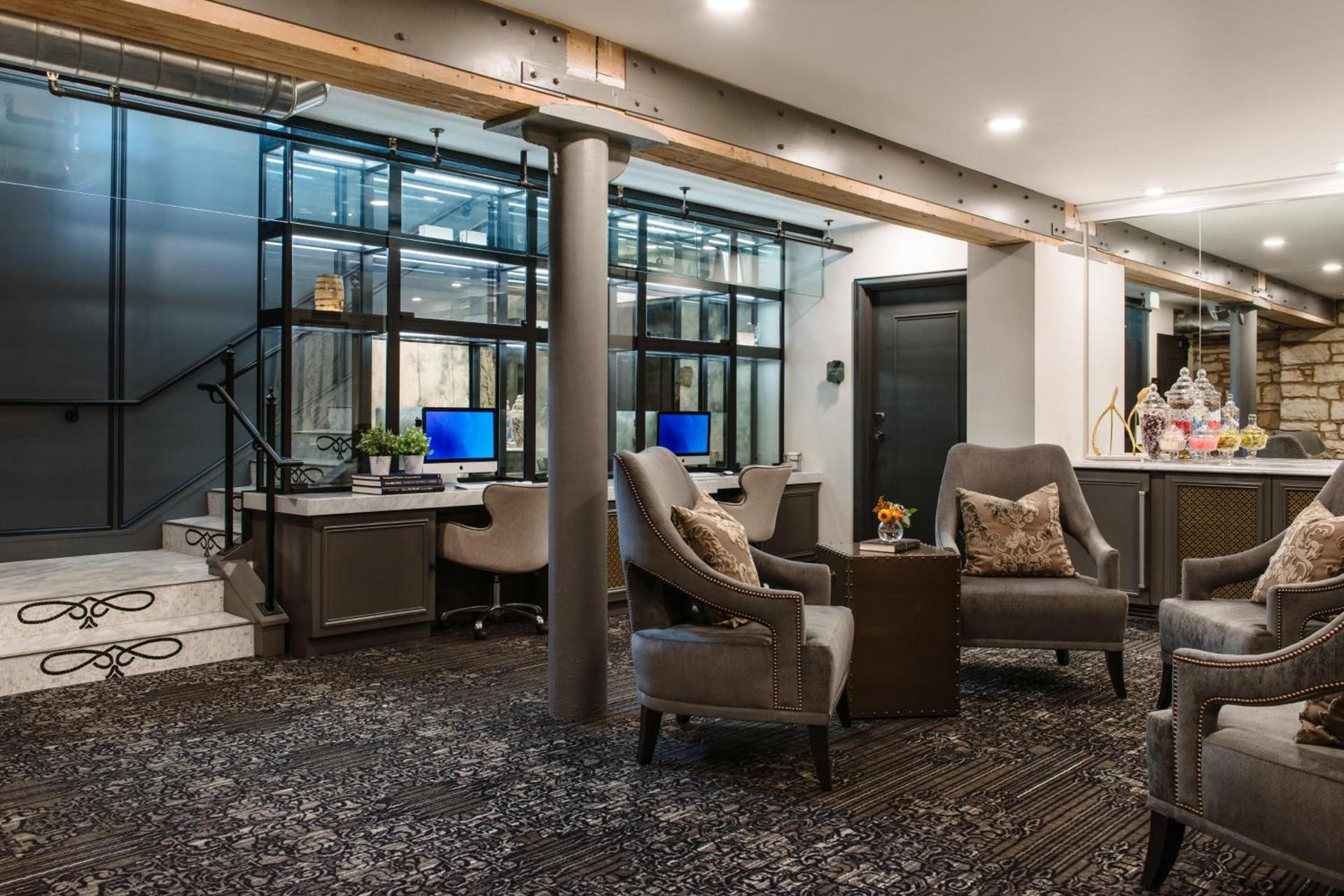 The Charmant Hotel photo 12