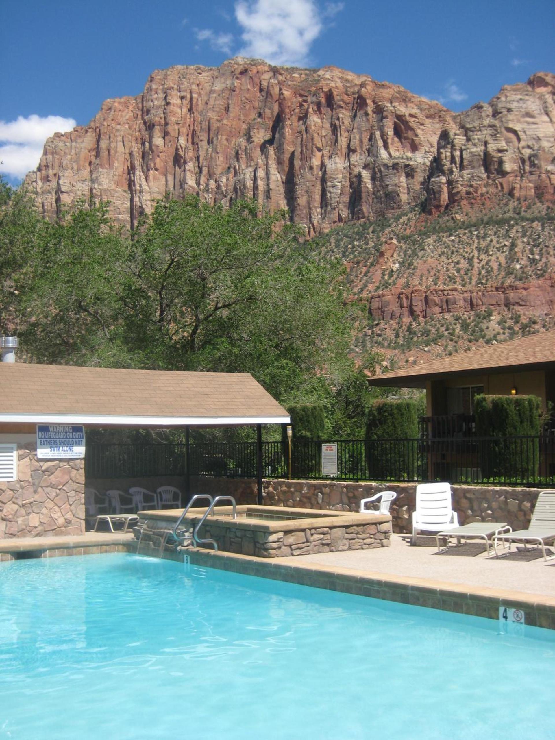 Bumbleberry Inn photo 85