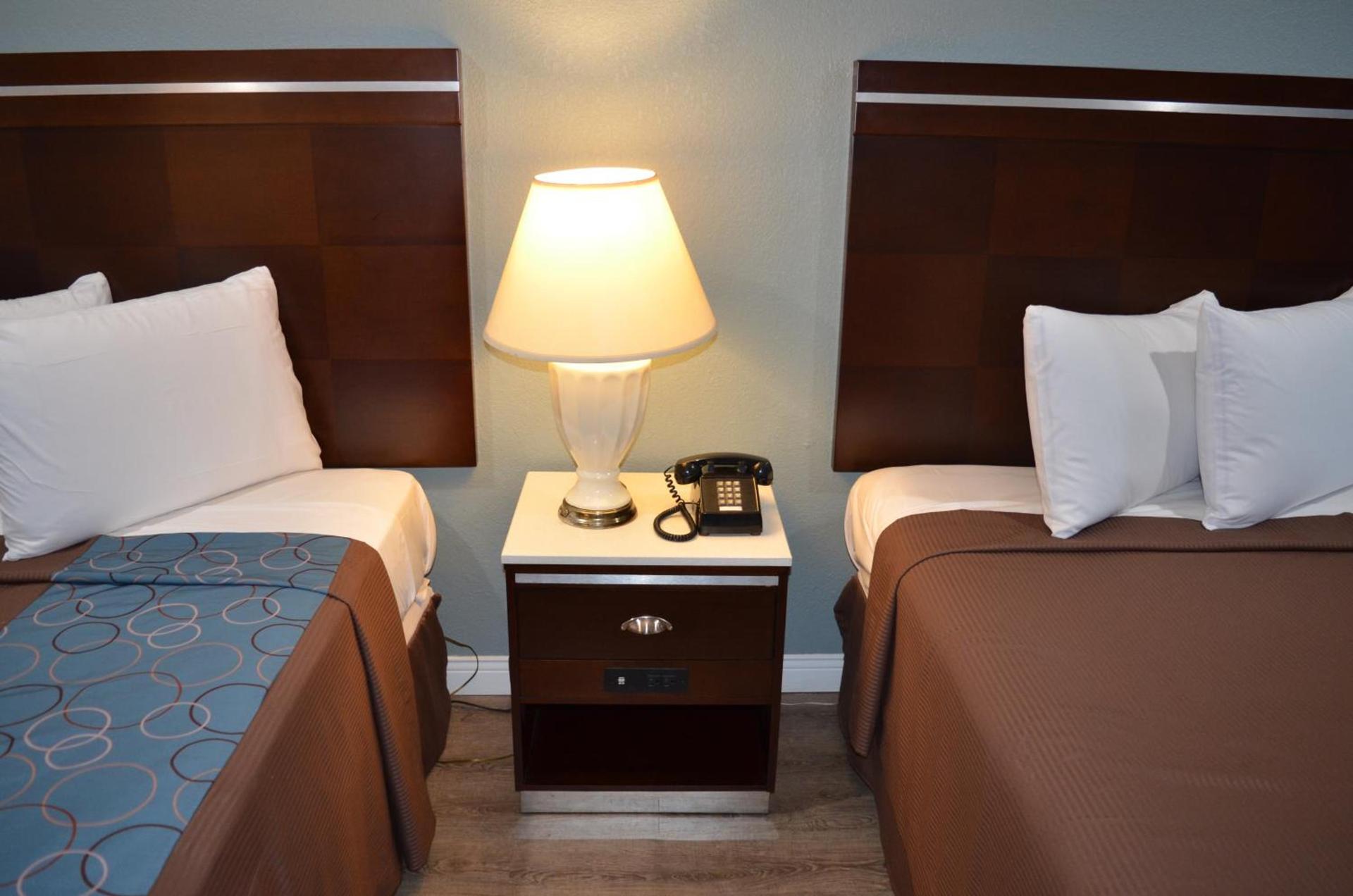 Welcome Inn Corona photo 10