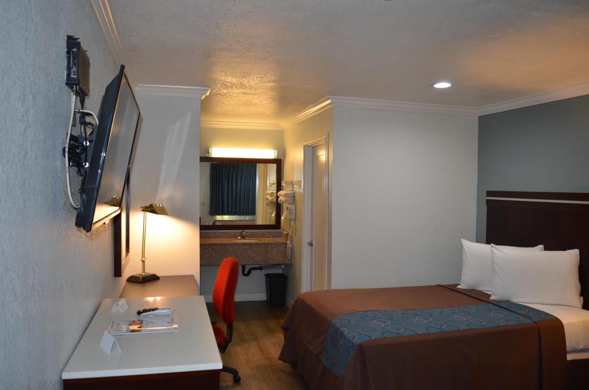 Welcome Inn Corona photo 11