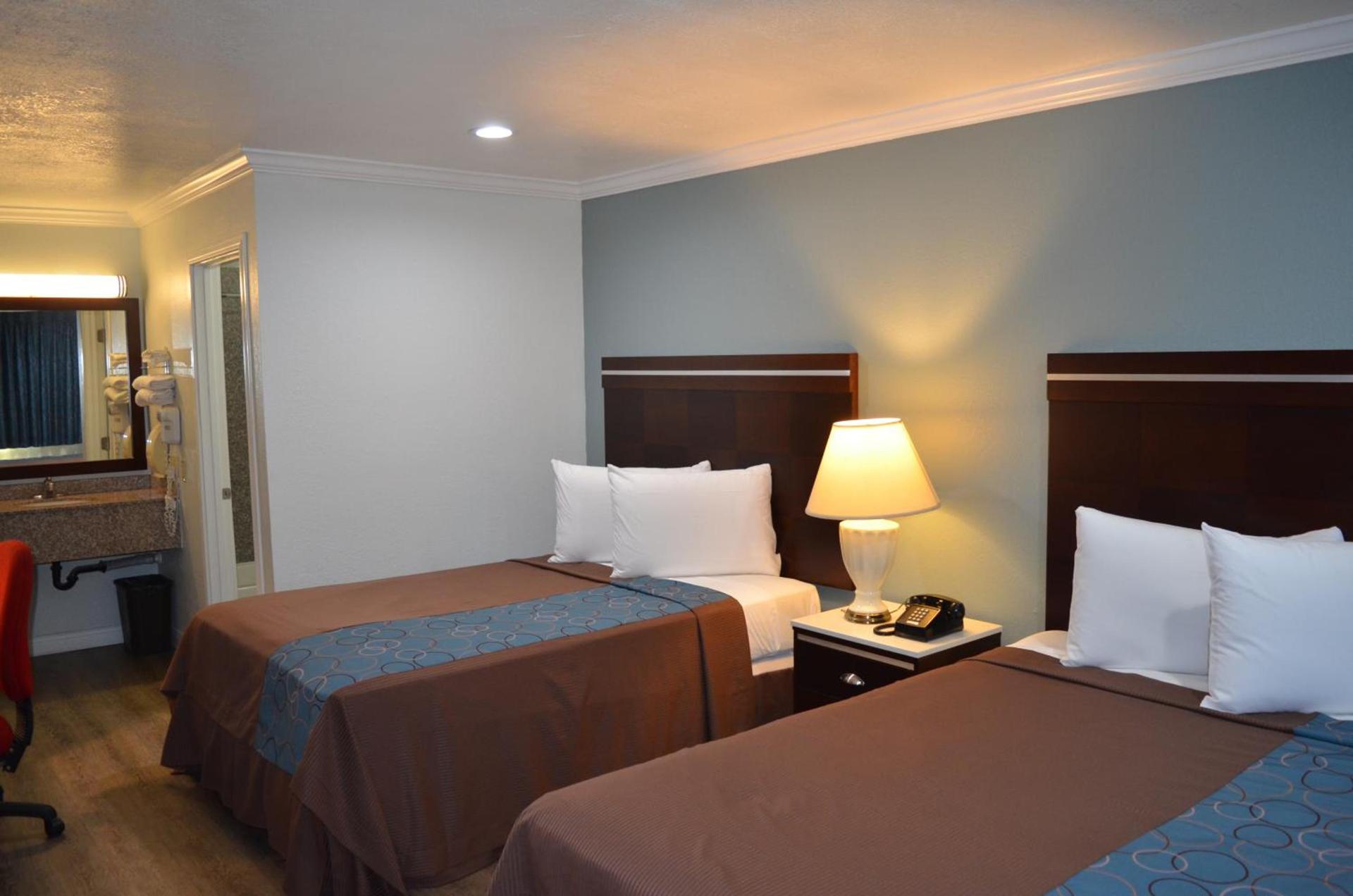 Welcome Inn Corona photo 12