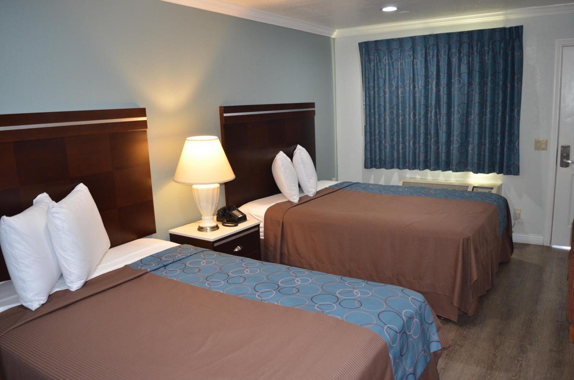 Welcome Inn Corona photo 9