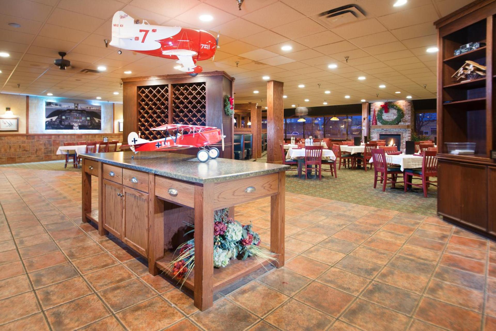 Crossroads Hotel and Huron Event Center photo 30