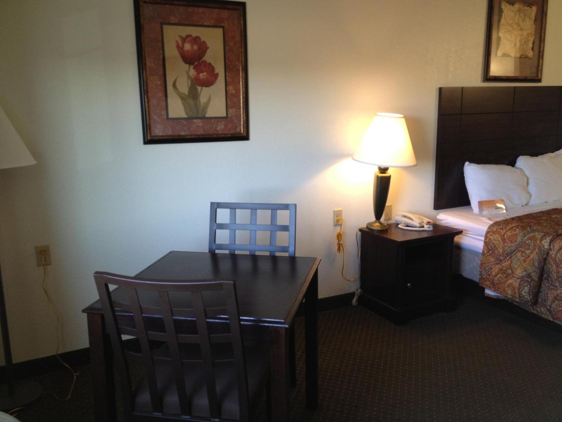Howard Johnson by Wyndham Lubbock TX photo 7