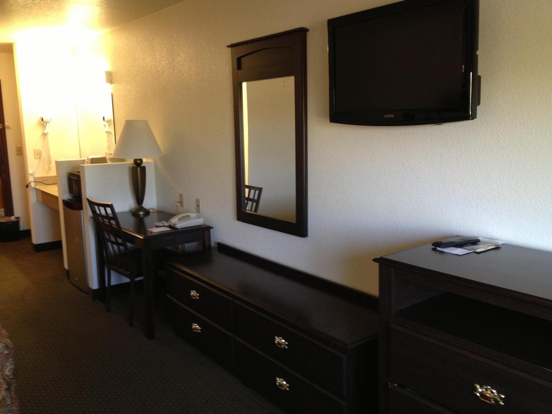 Howard Johnson by Wyndham Lubbock TX photo 9
