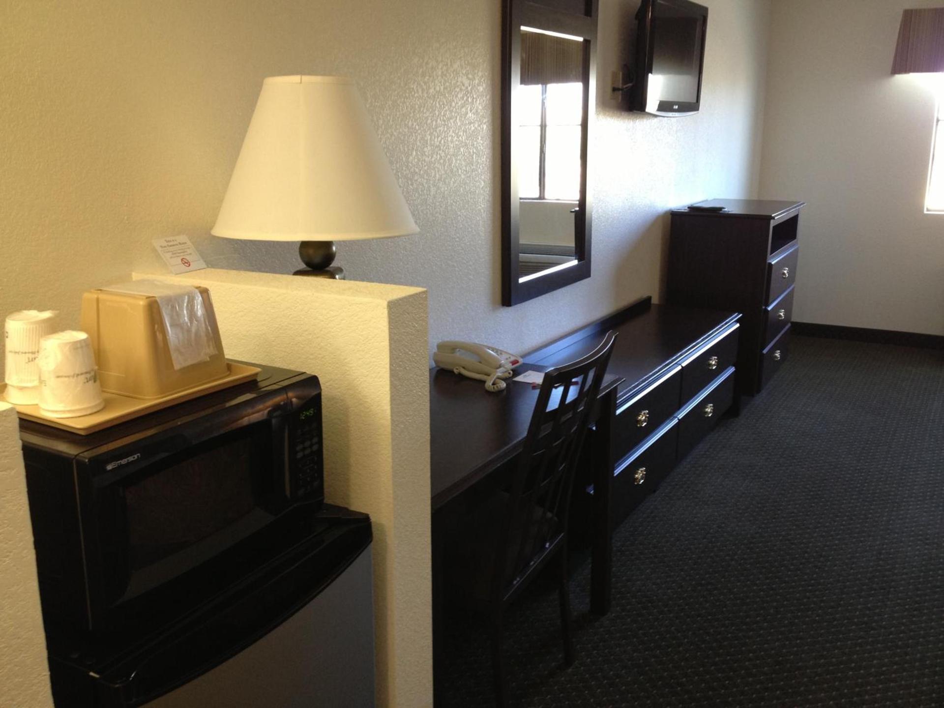 Howard Johnson by Wyndham Lubbock TX photo 8