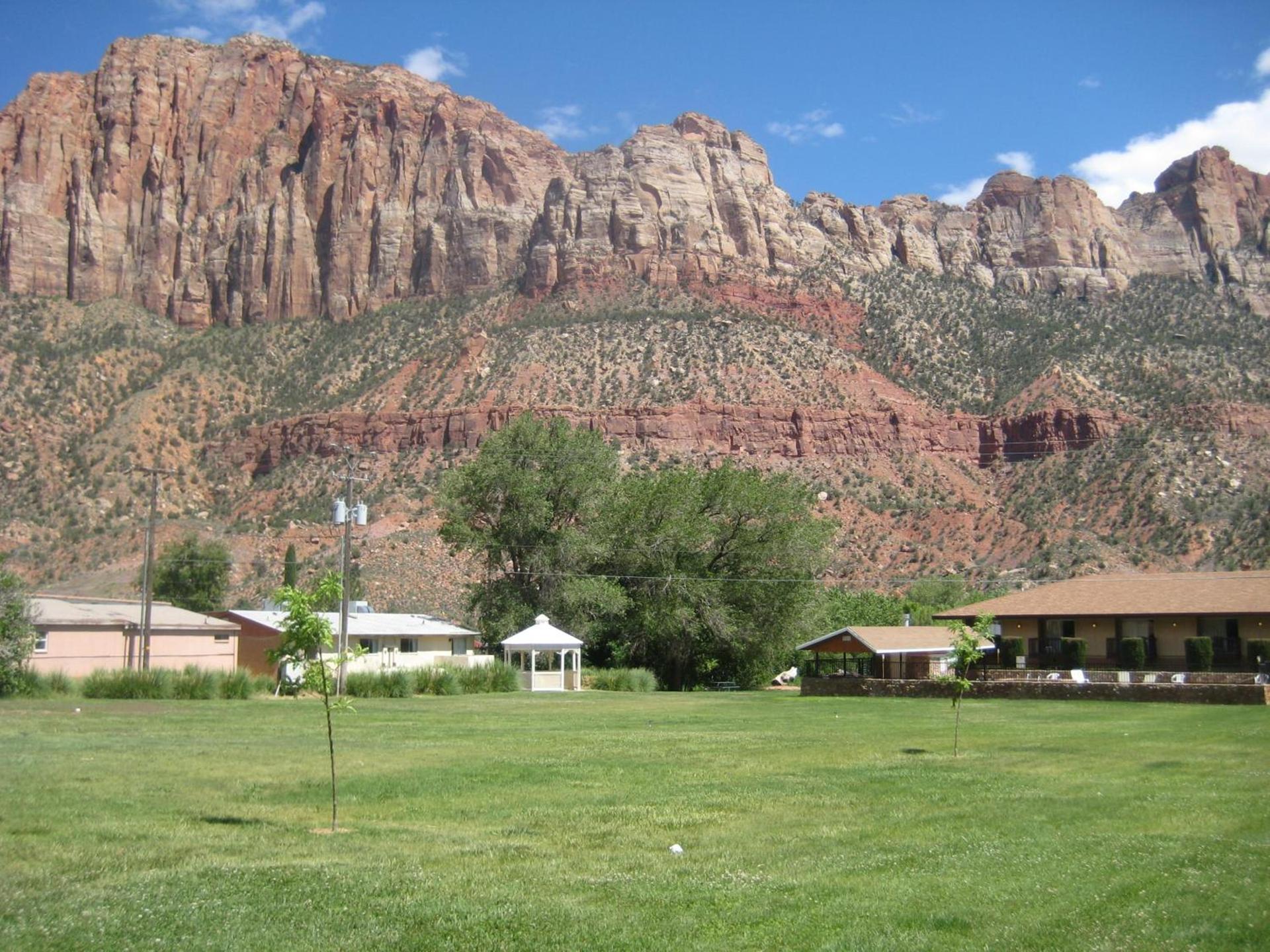 Bumbleberry Inn photo 92